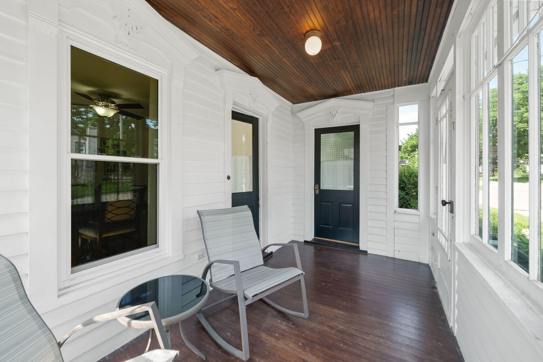 11 W Rockwell St