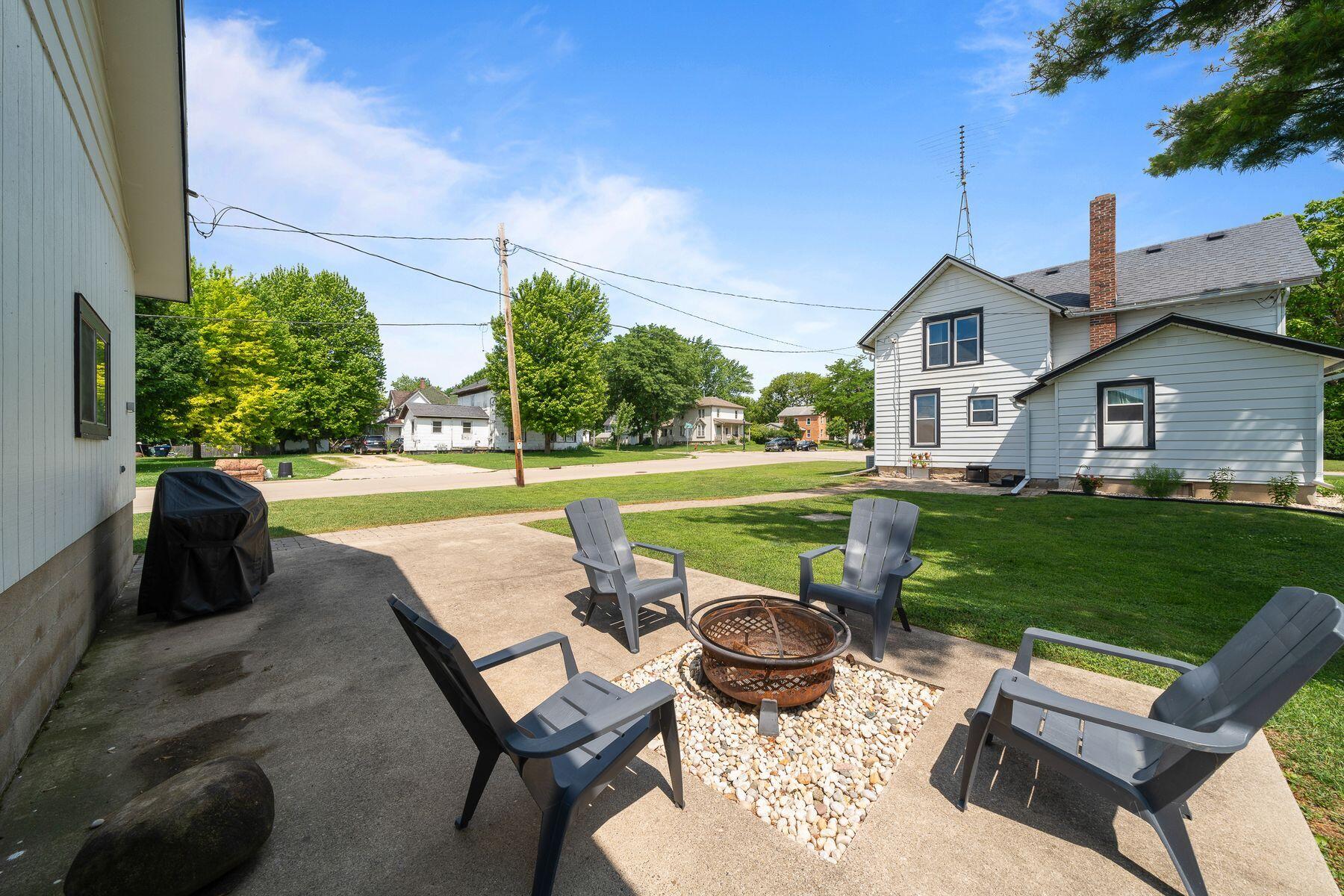 11 W Rockwell St