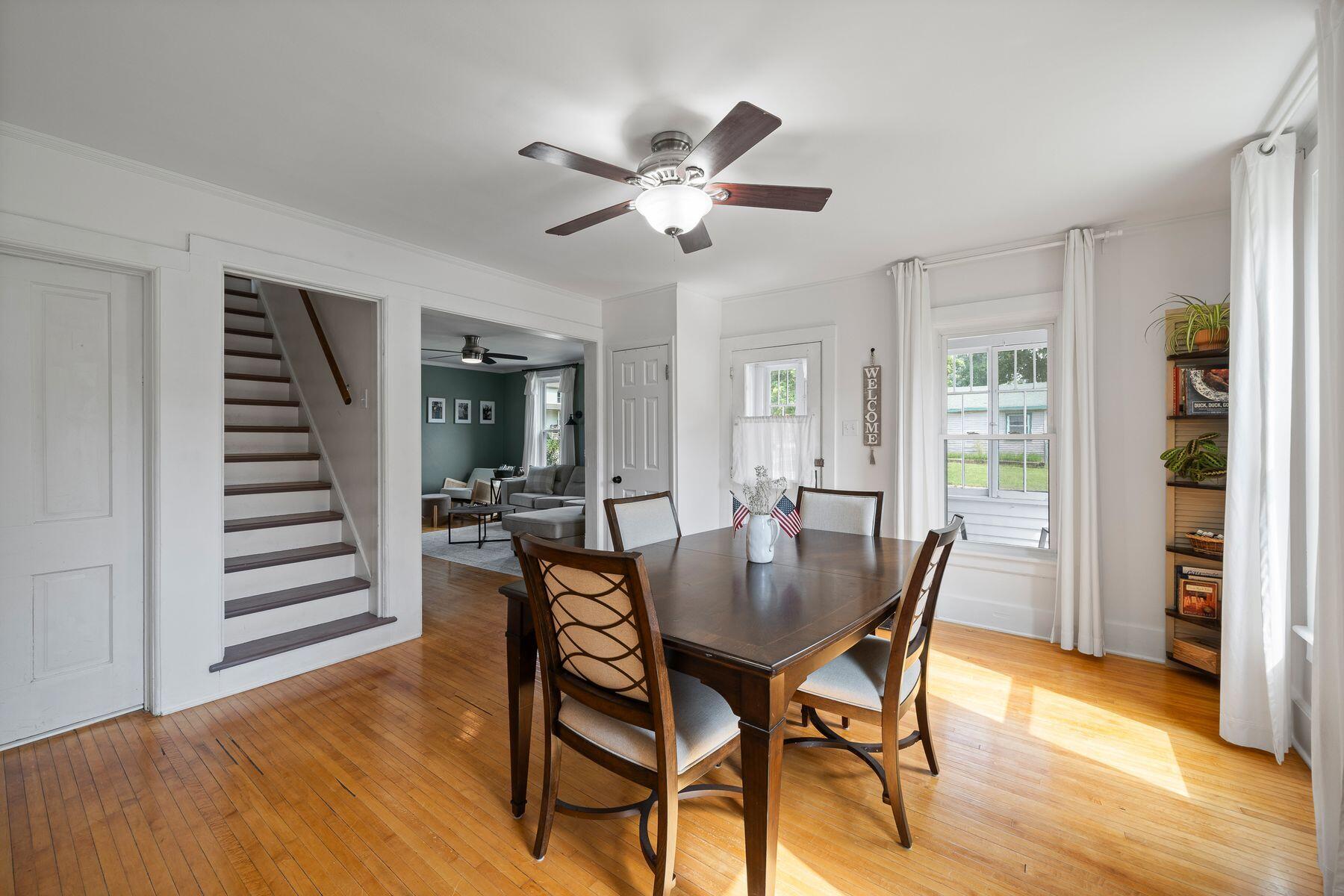 11 W Rockwell St