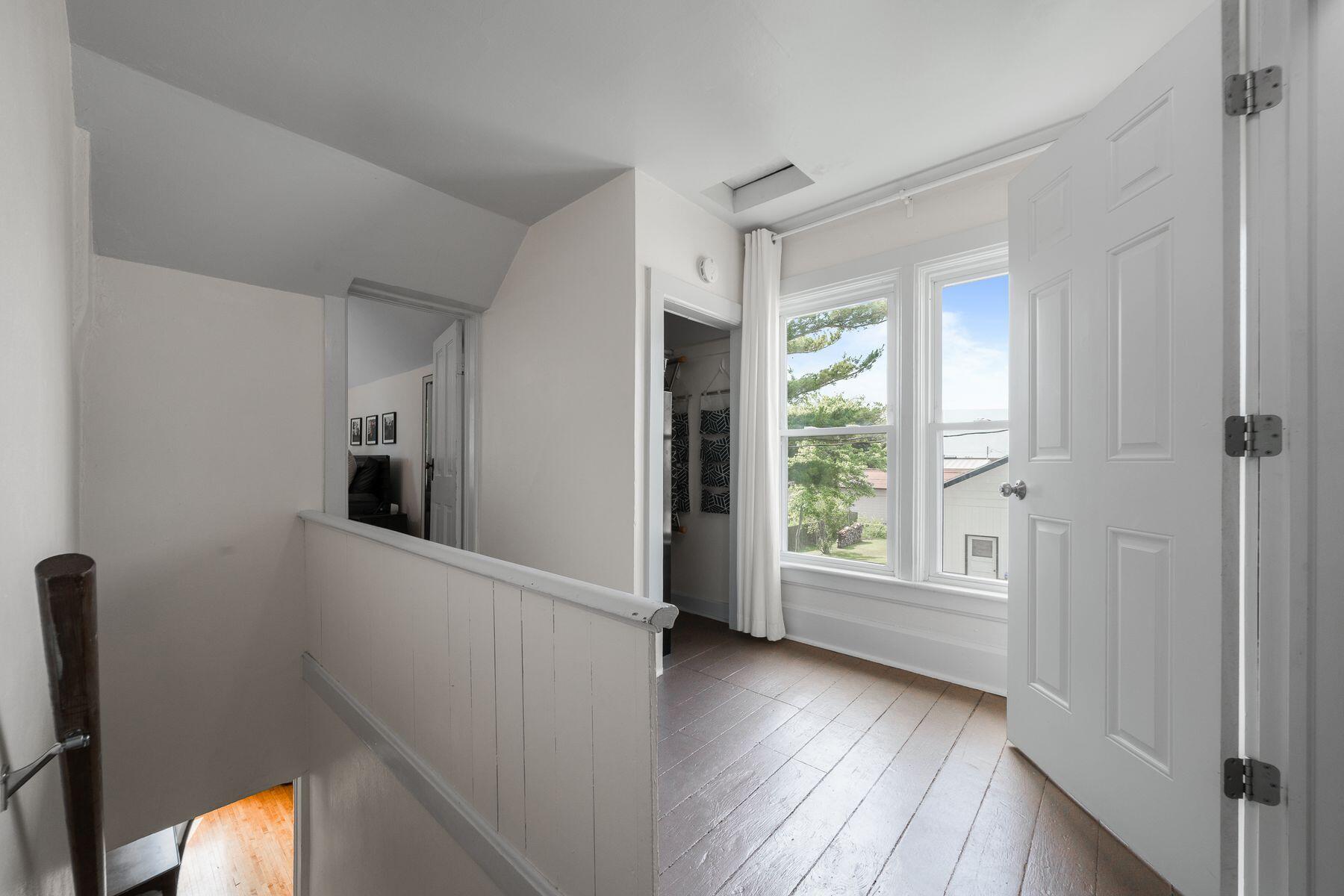 11 W Rockwell St
