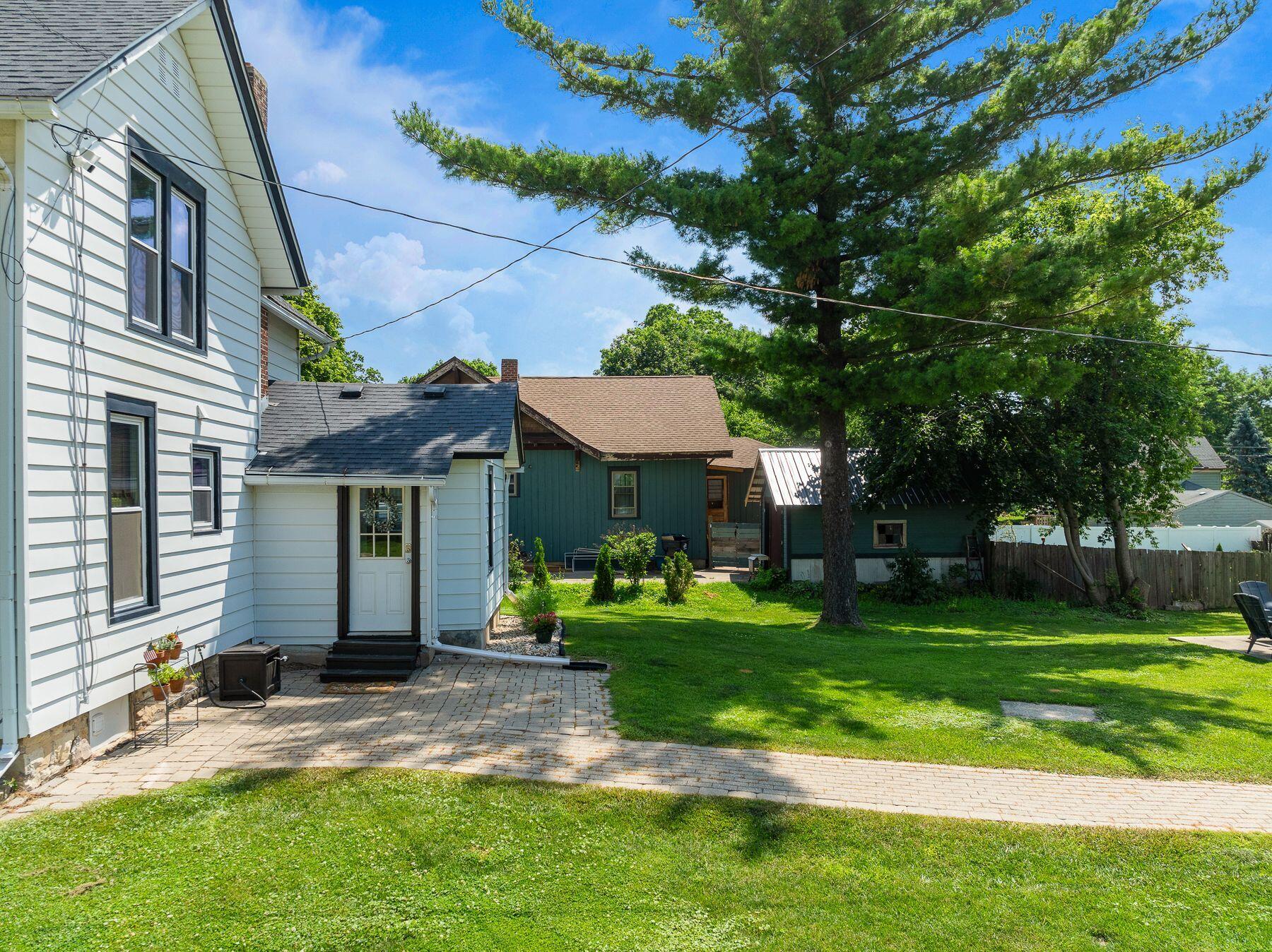 11 W Rockwell St