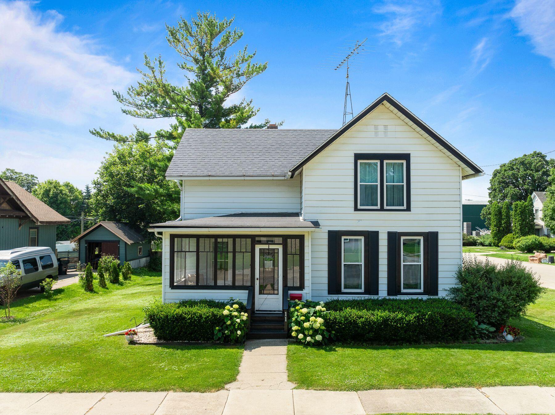 11 W Rockwell St