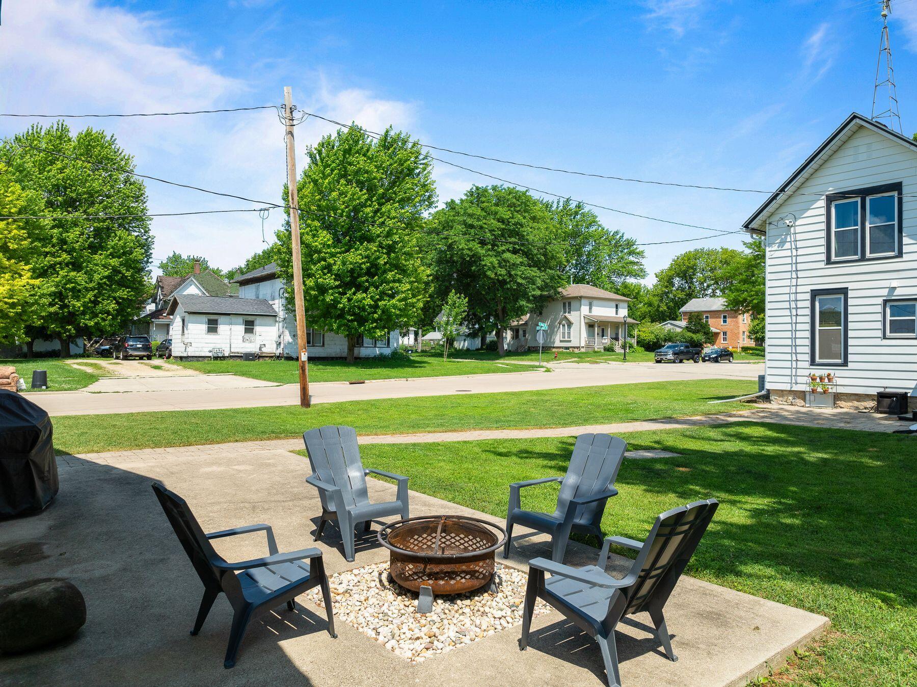 11 W Rockwell St