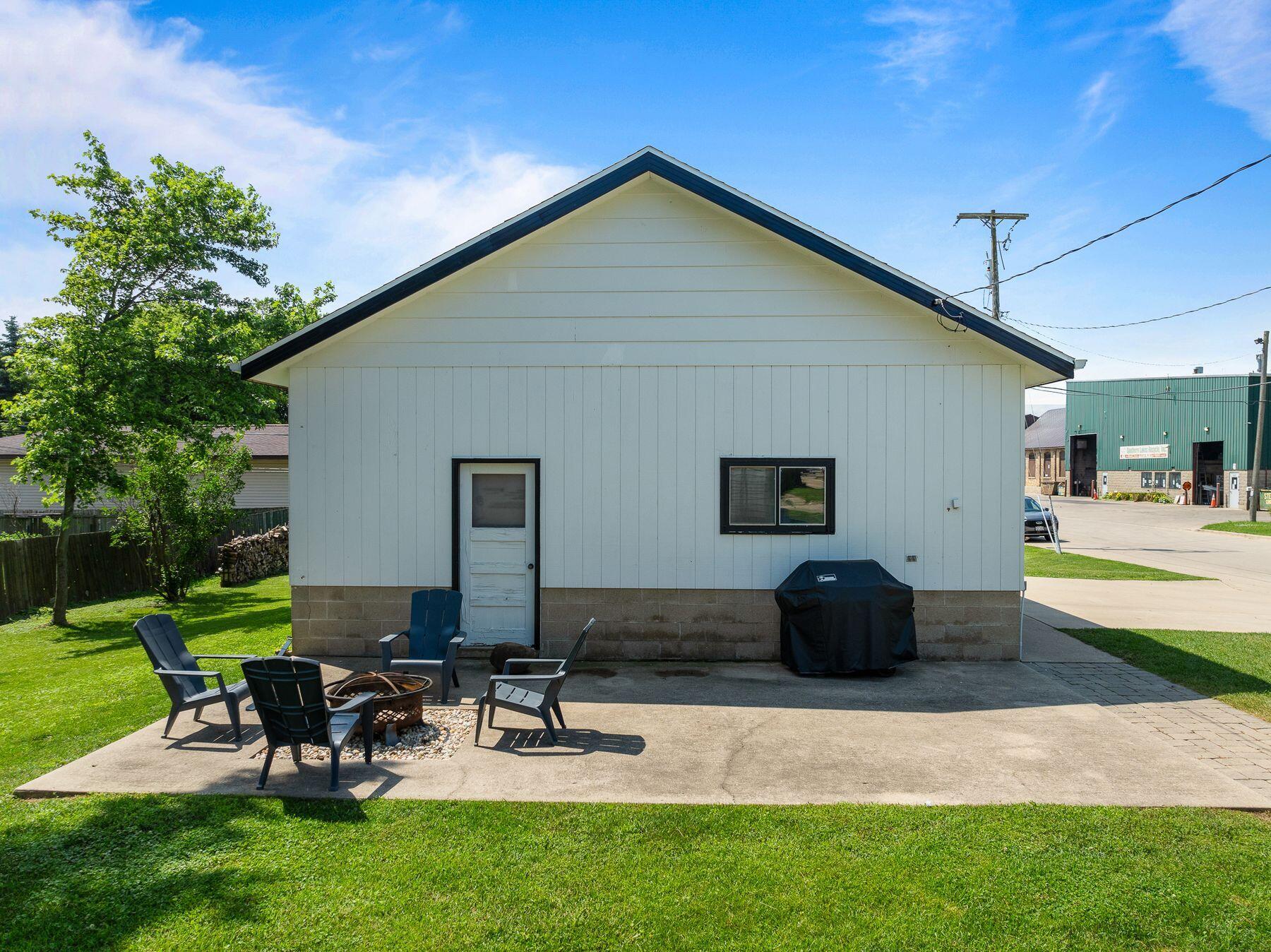 11 W Rockwell St