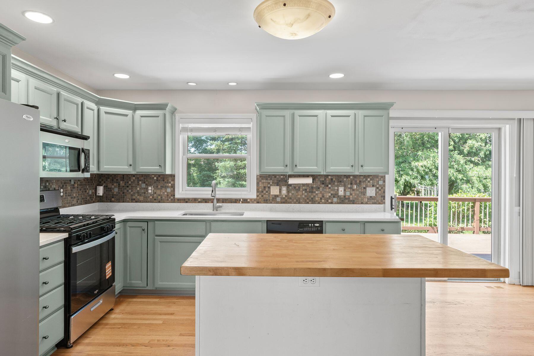 406 Lakewood Dr