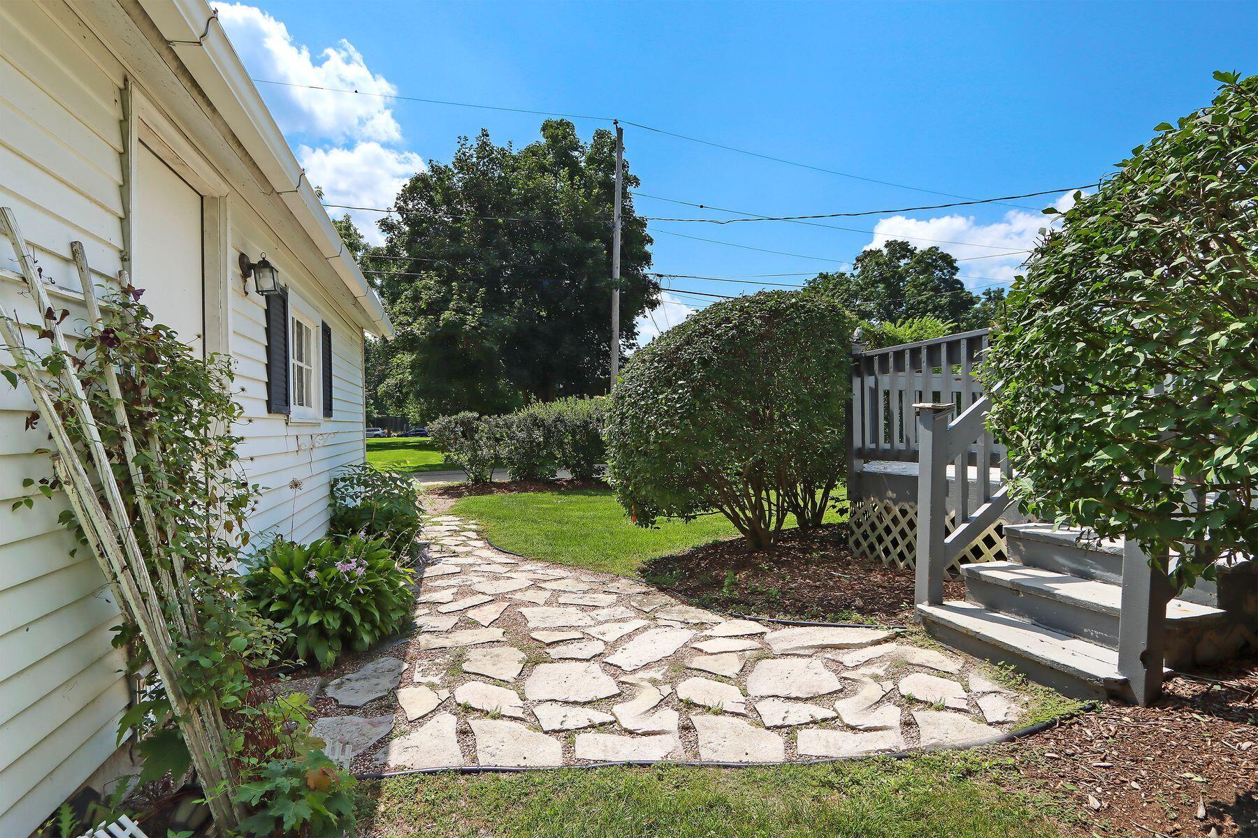 323 Warren St