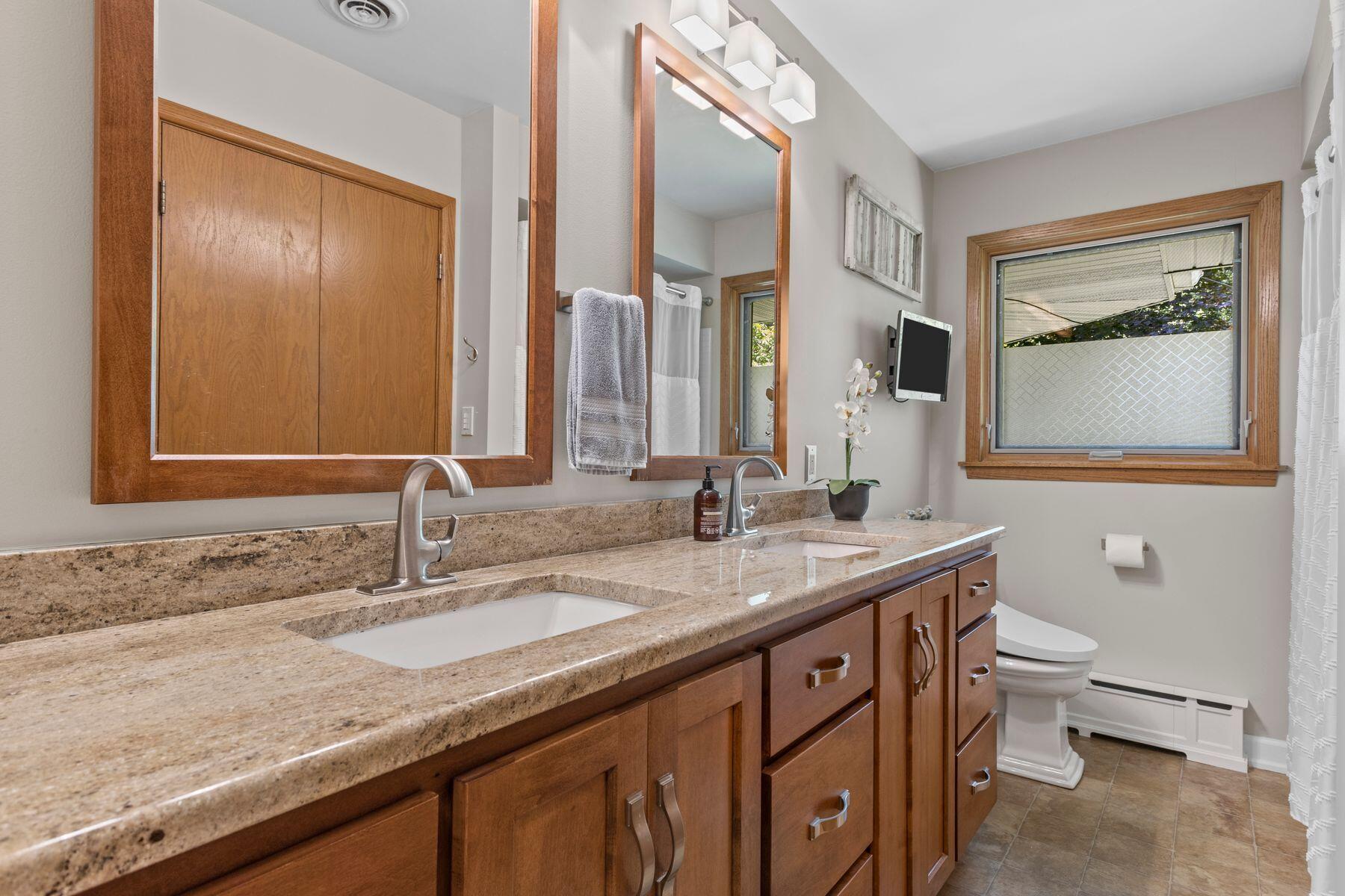 2500 Markridge Cir
