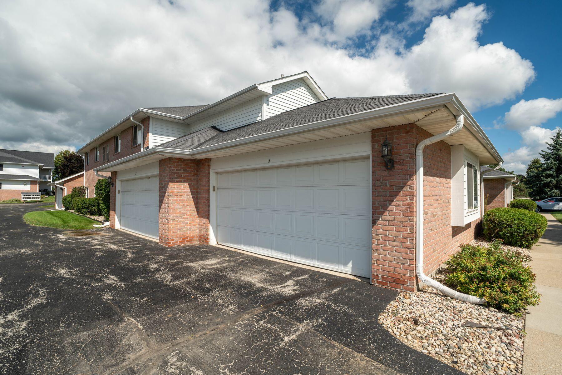 W241N2545 E Parkway Meadow Cir Unit: 7