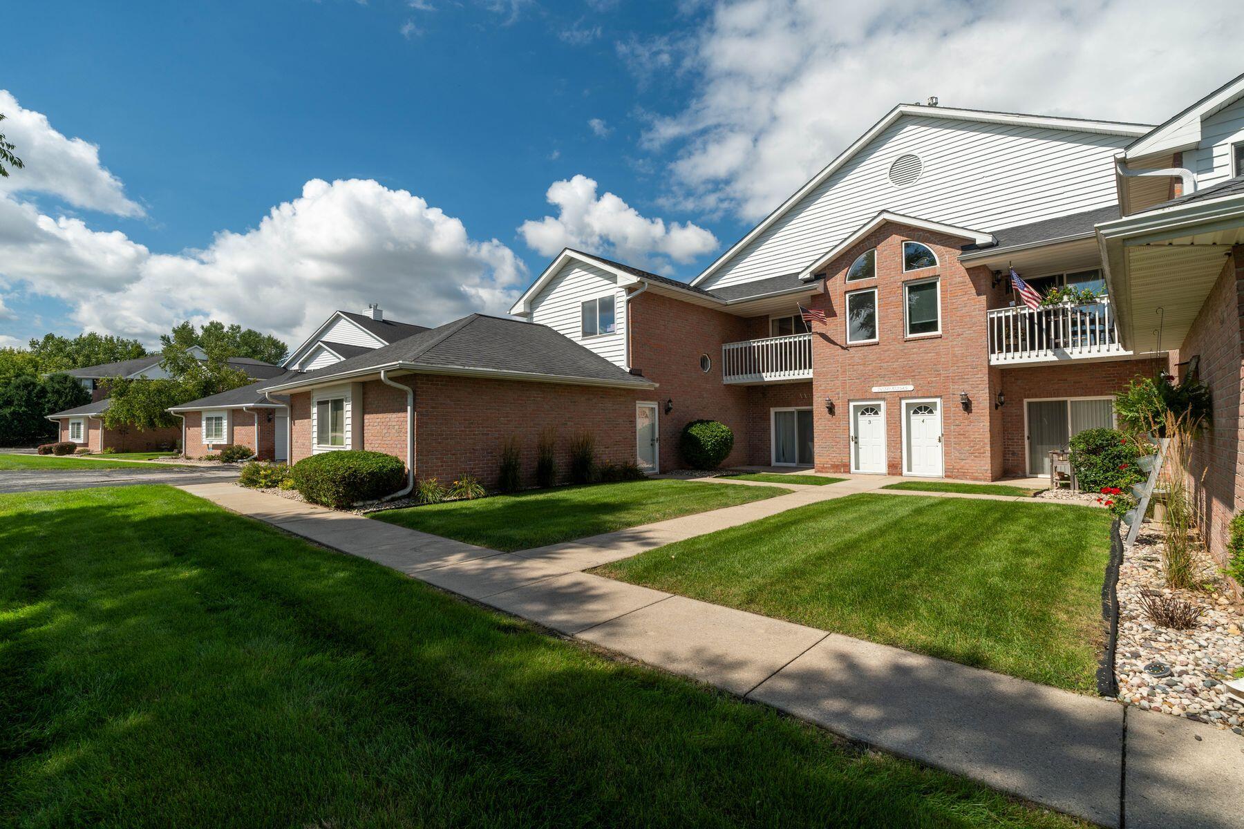 W241N2545 E Parkway Meadow Cir Unit: 7