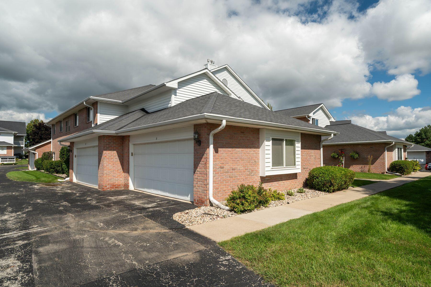 W241N2545 E Parkway Meadow Cir Unit: 7