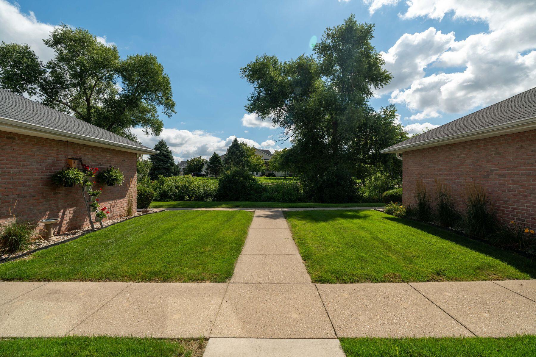 W241N2545 E Parkway Meadow Cir Unit: 7