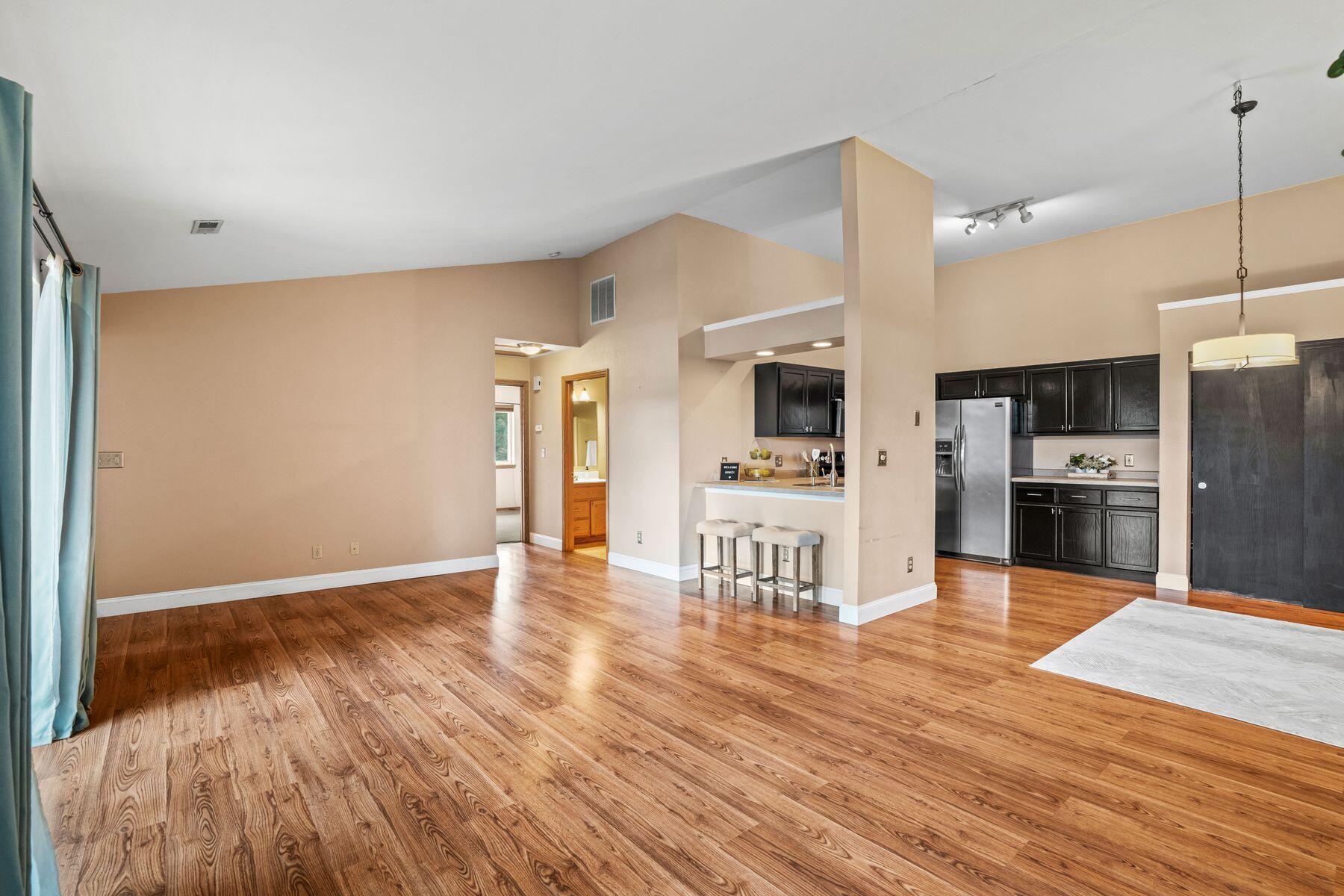 W241N2545 E Parkway Meadow Cir Unit: 7