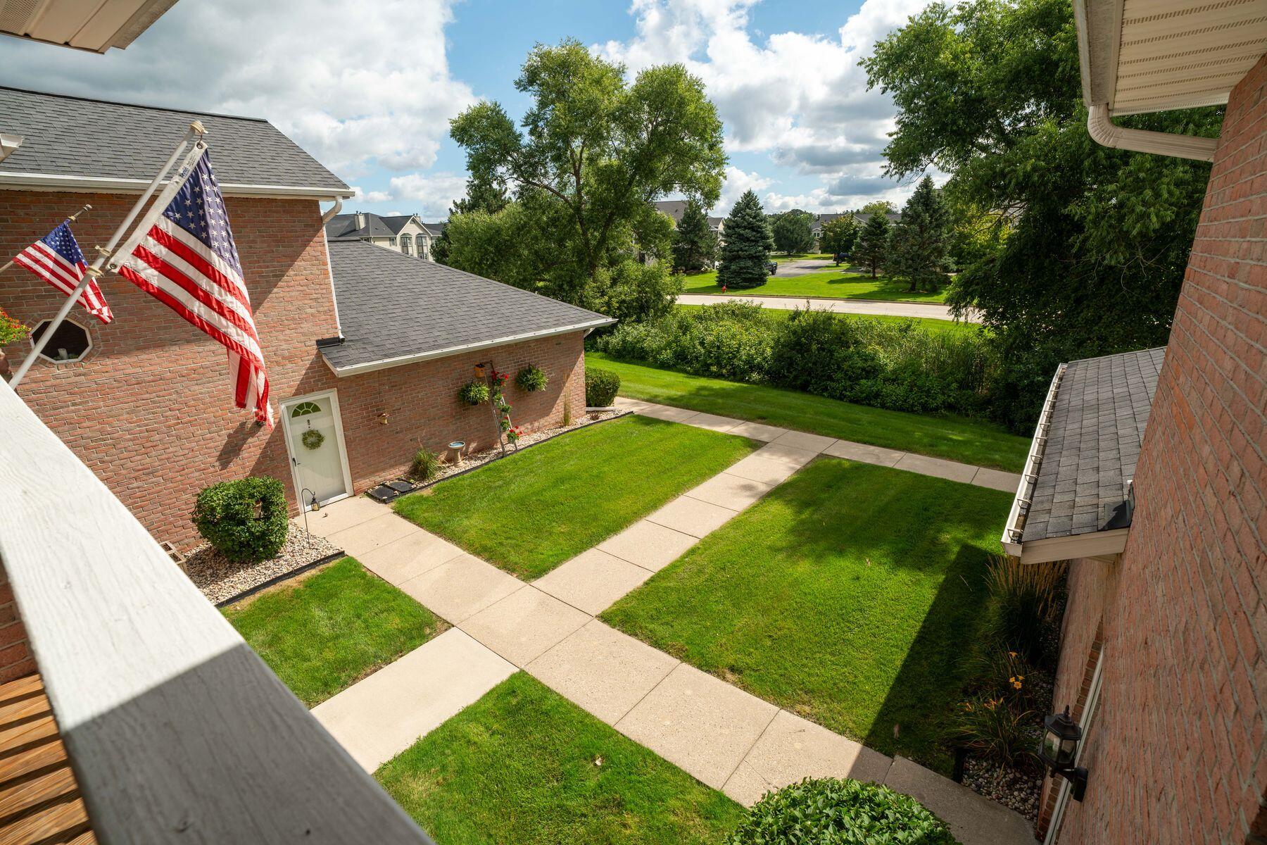 W241N2545 E Parkway Meadow Cir Unit: 7