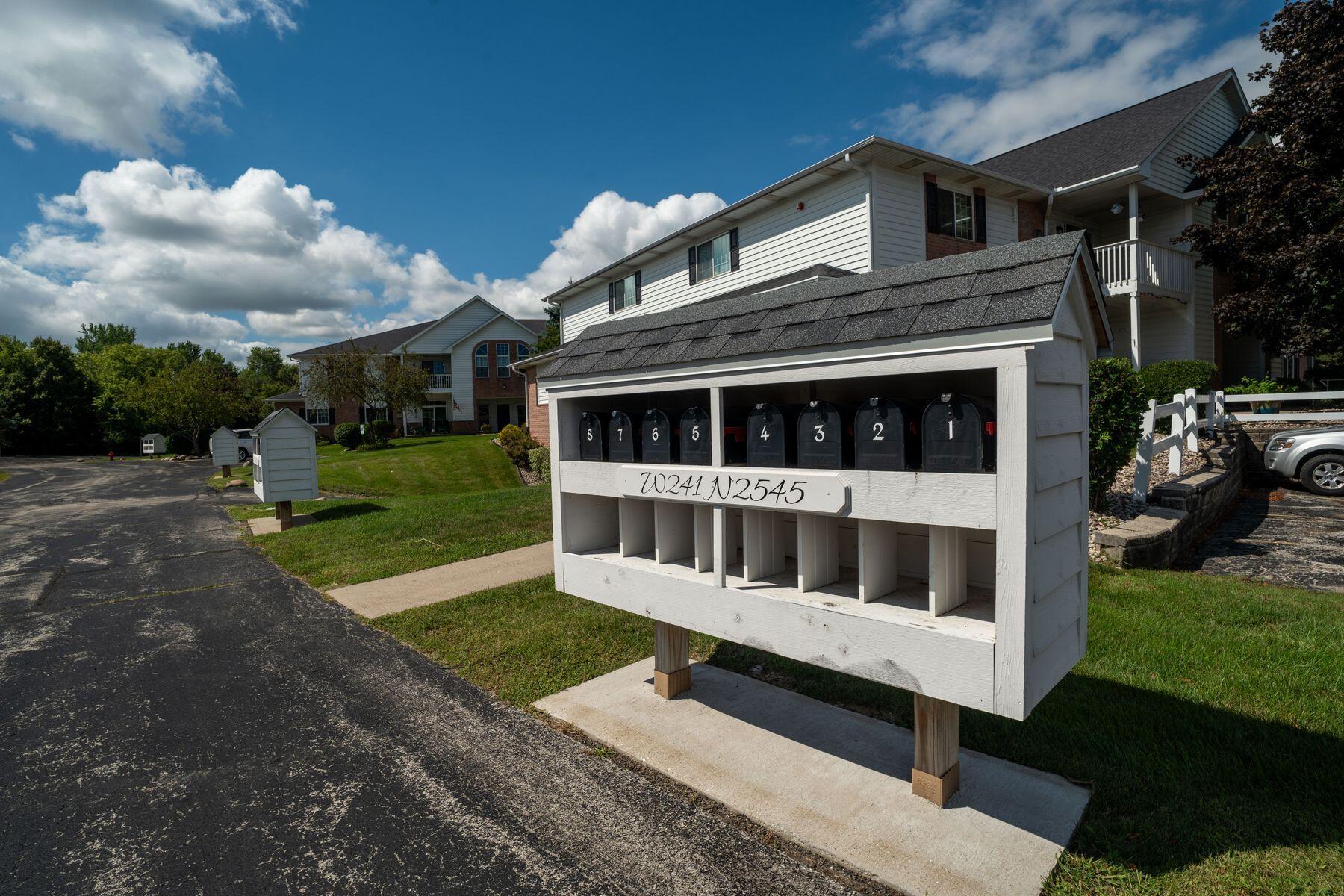 W241N2545 E Parkway Meadow Cir Unit: 7