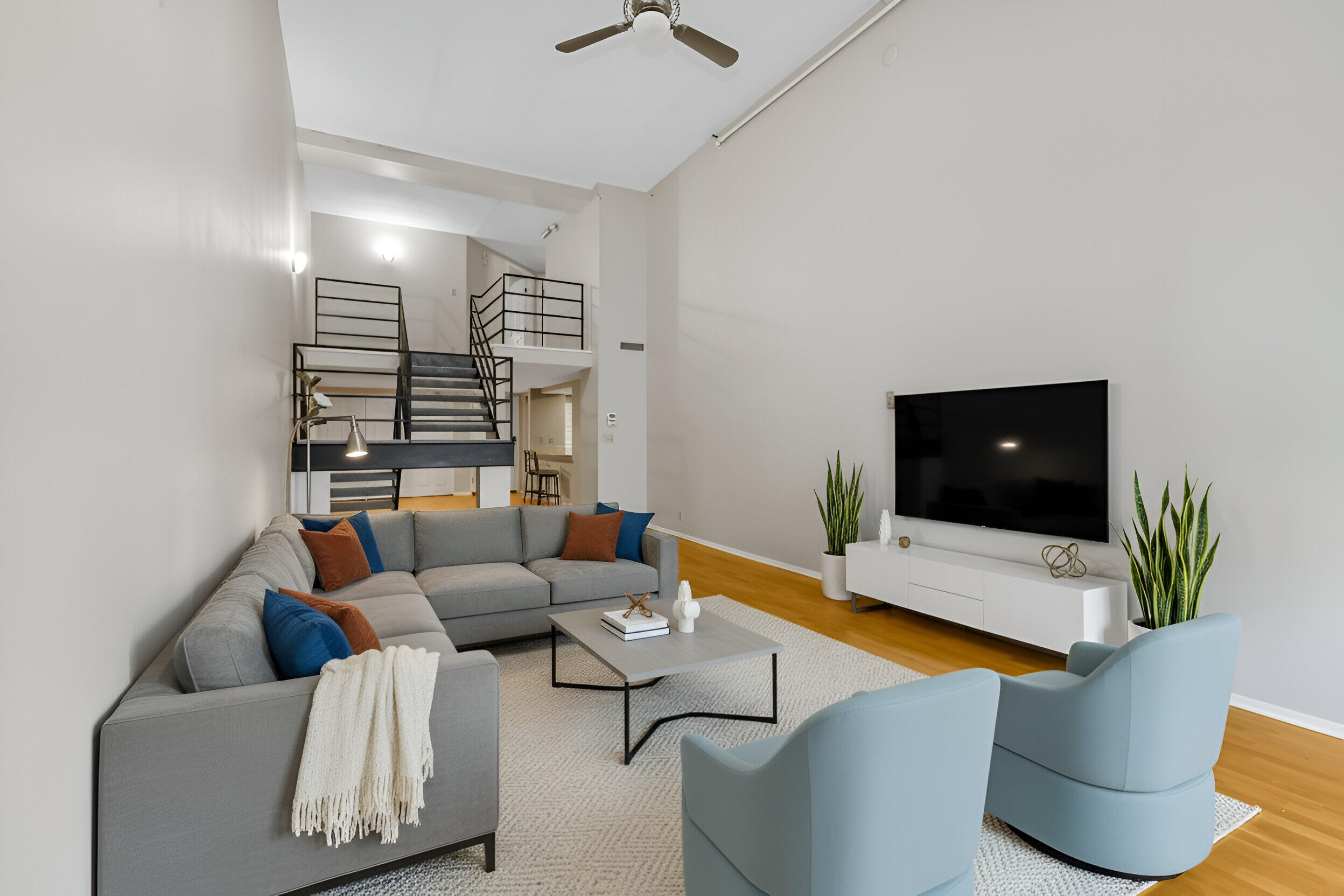 270 E Highland Ave Unit: 1023