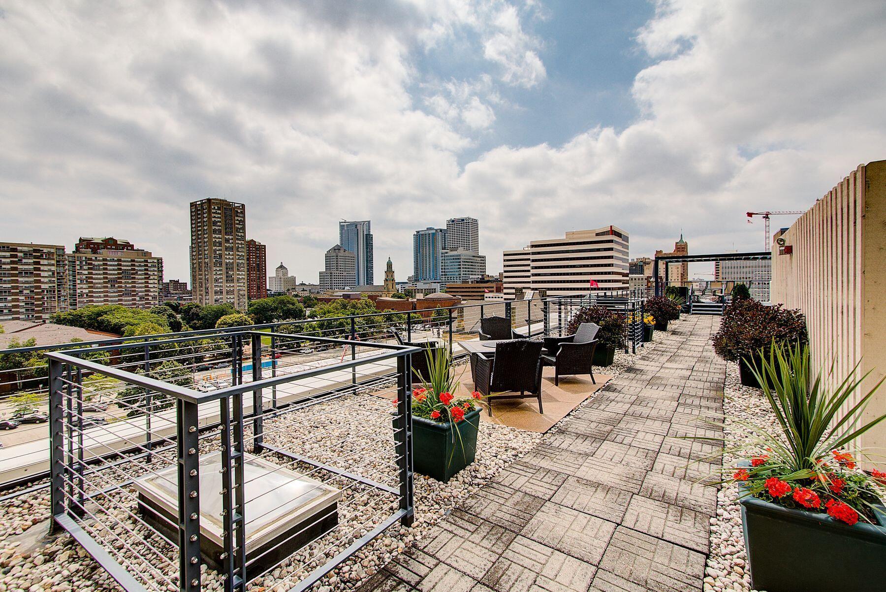 270 E Highland Ave Unit: 1023