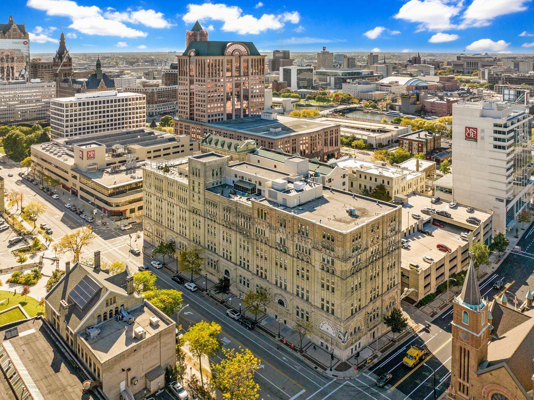 270 E Highland Ave Unit: 1023