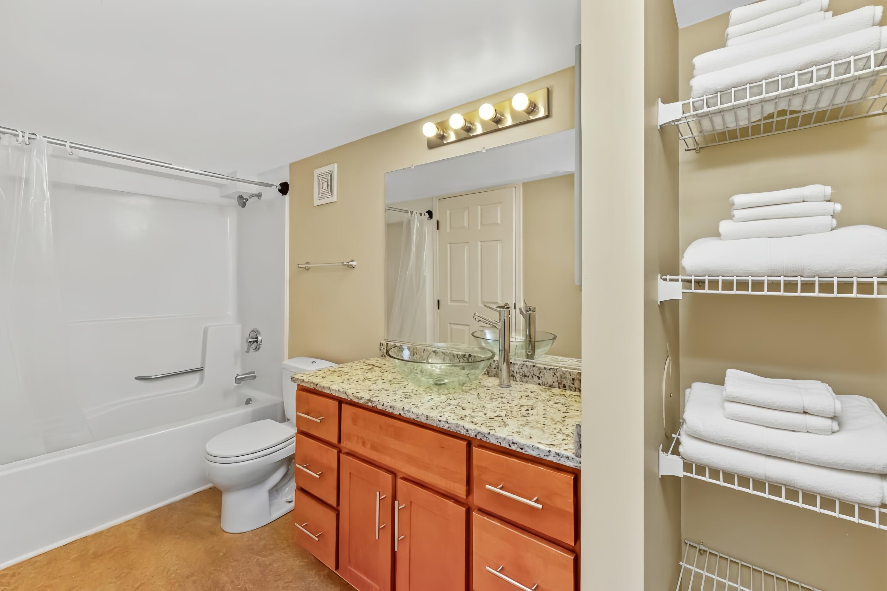 270 E Highland Ave Unit: 1023