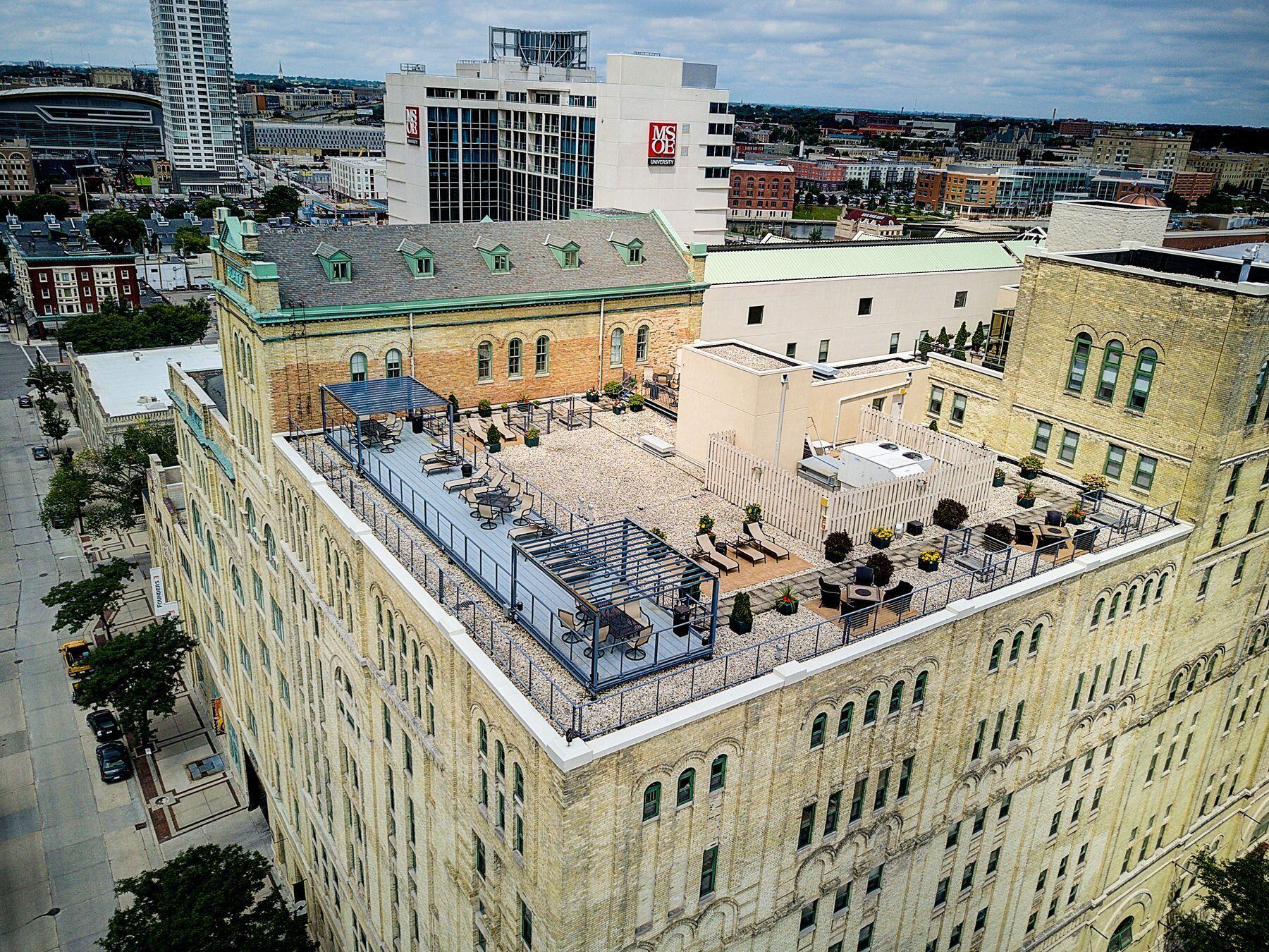 270 E Highland Ave Unit: 1023