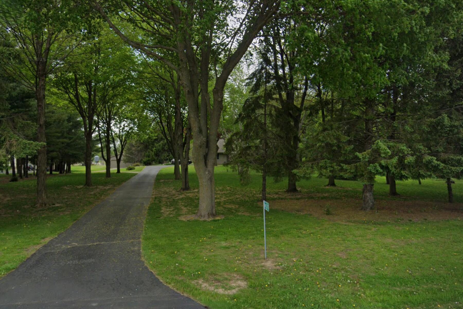 W220S6775 Crowbar Dr