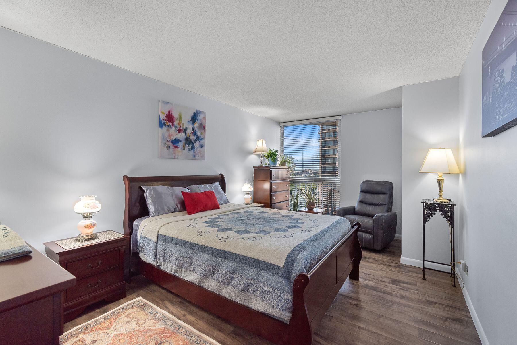 1660 N Prospect Ave Unit: 1207