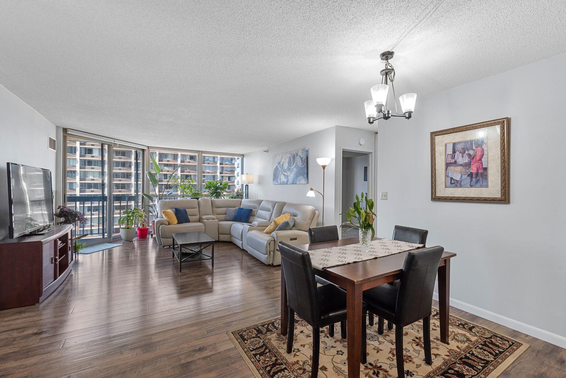 1660 N Prospect Ave Unit: 1207
