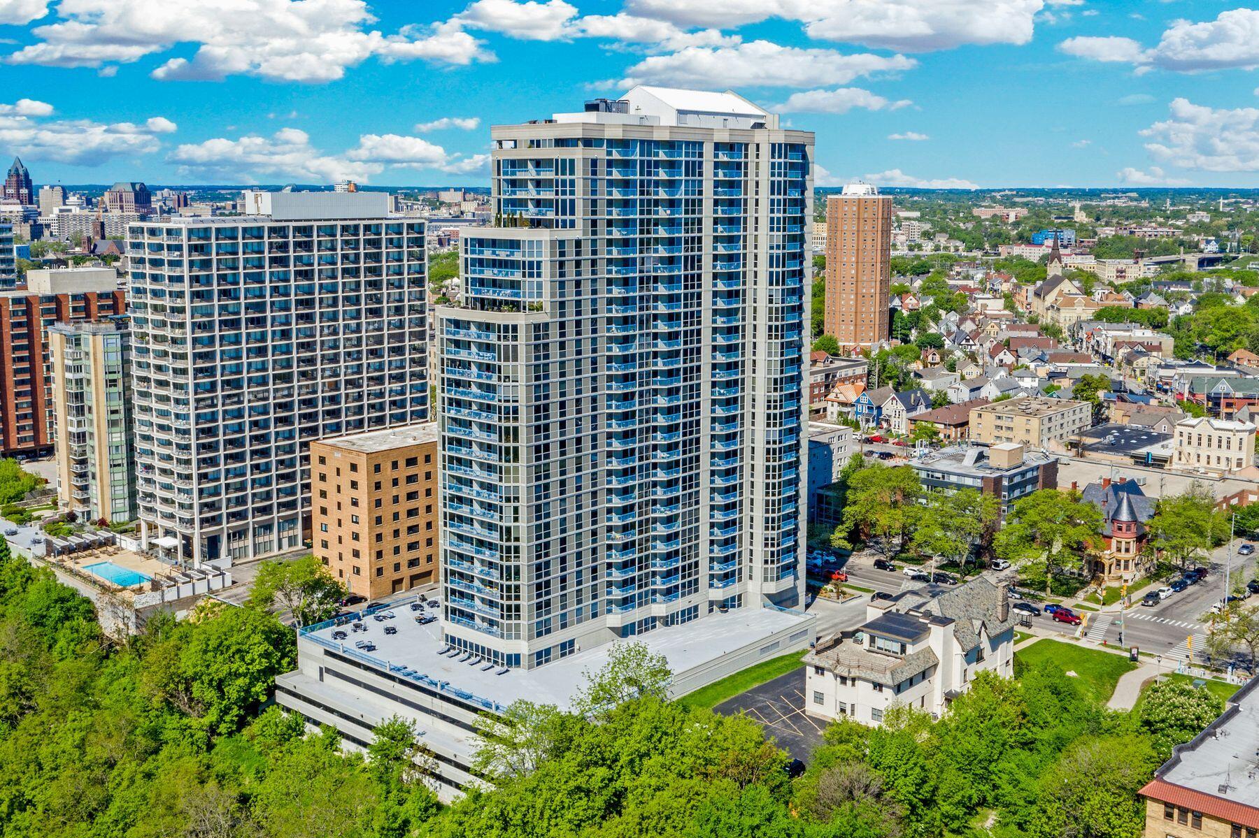 1660 N Prospect Ave Unit: 1507