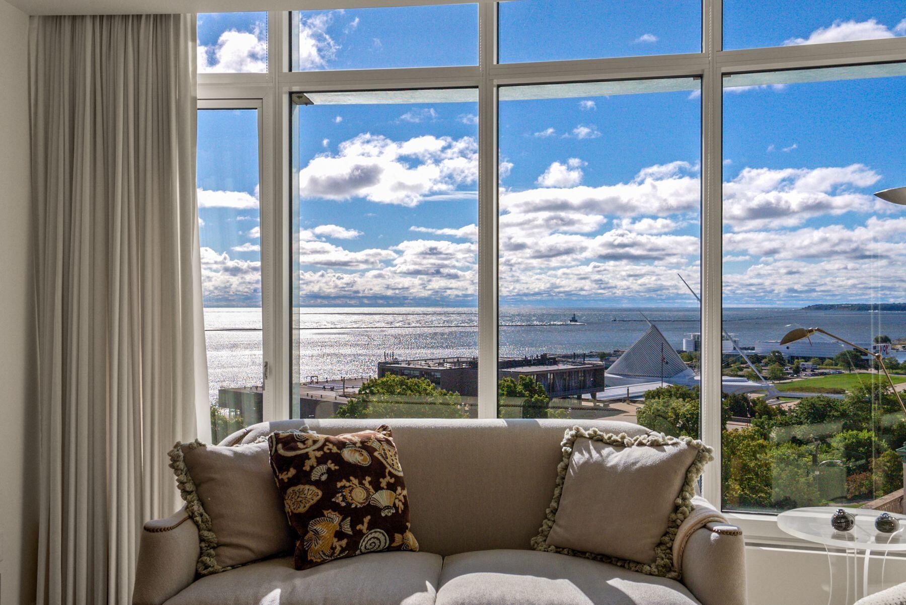 825 N Prospect Ave Unit: 702