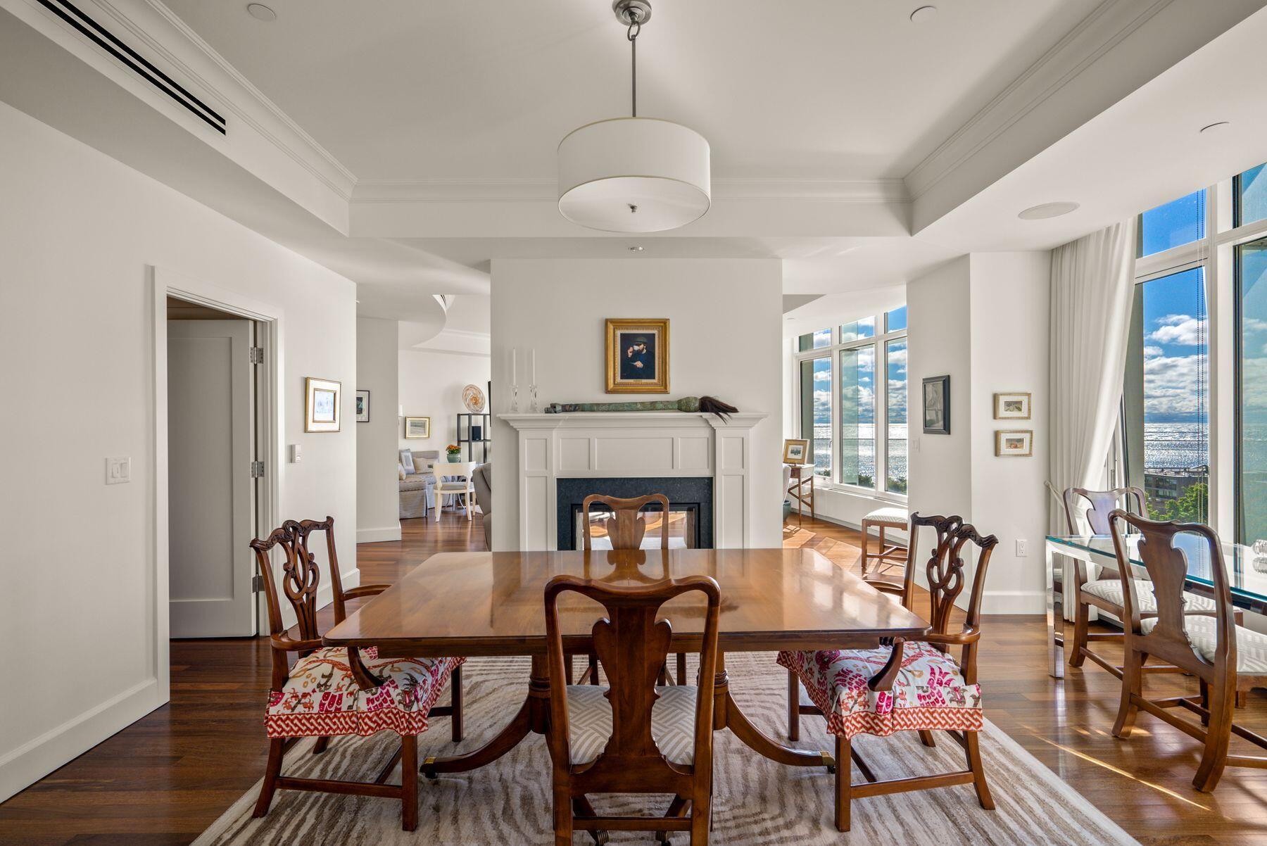 825 N Prospect Ave Unit: 702