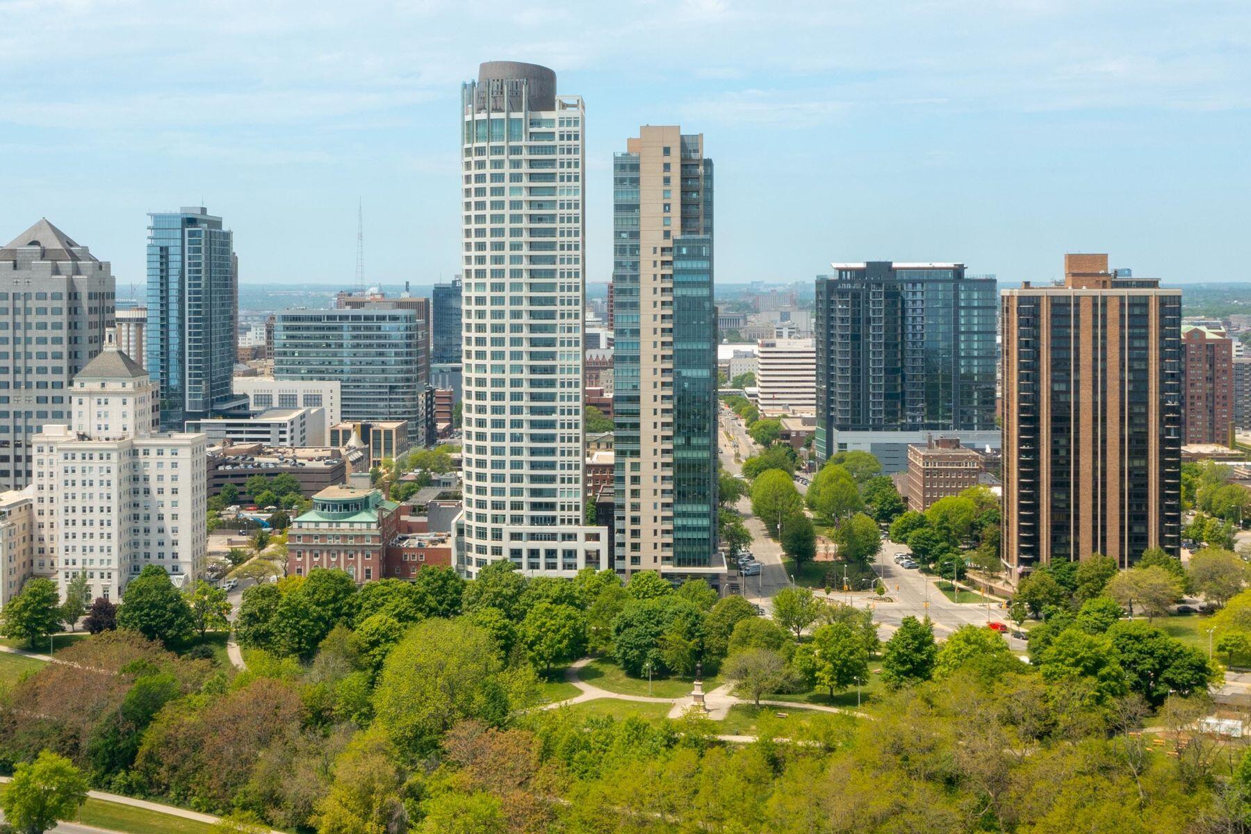 825 N Prospect Ave Unit: 702