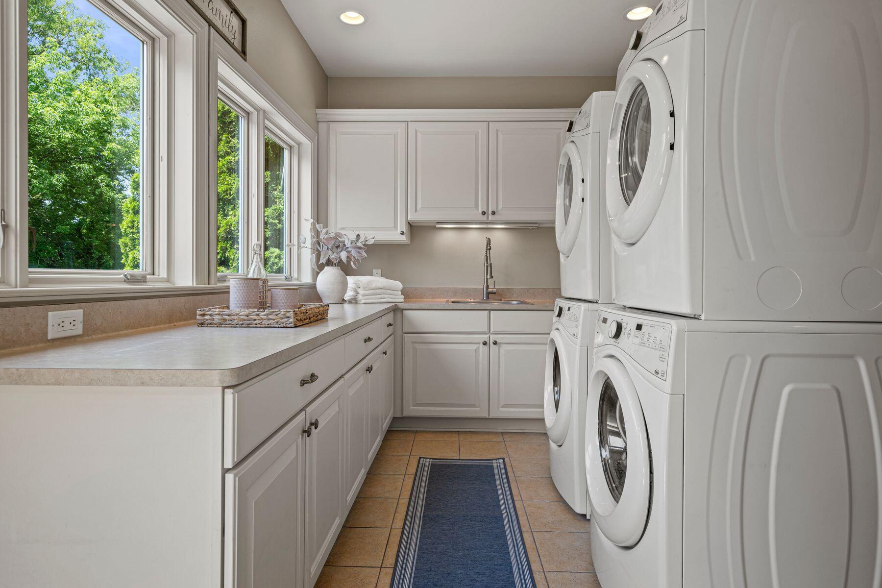 10435 N Riverlake Dr