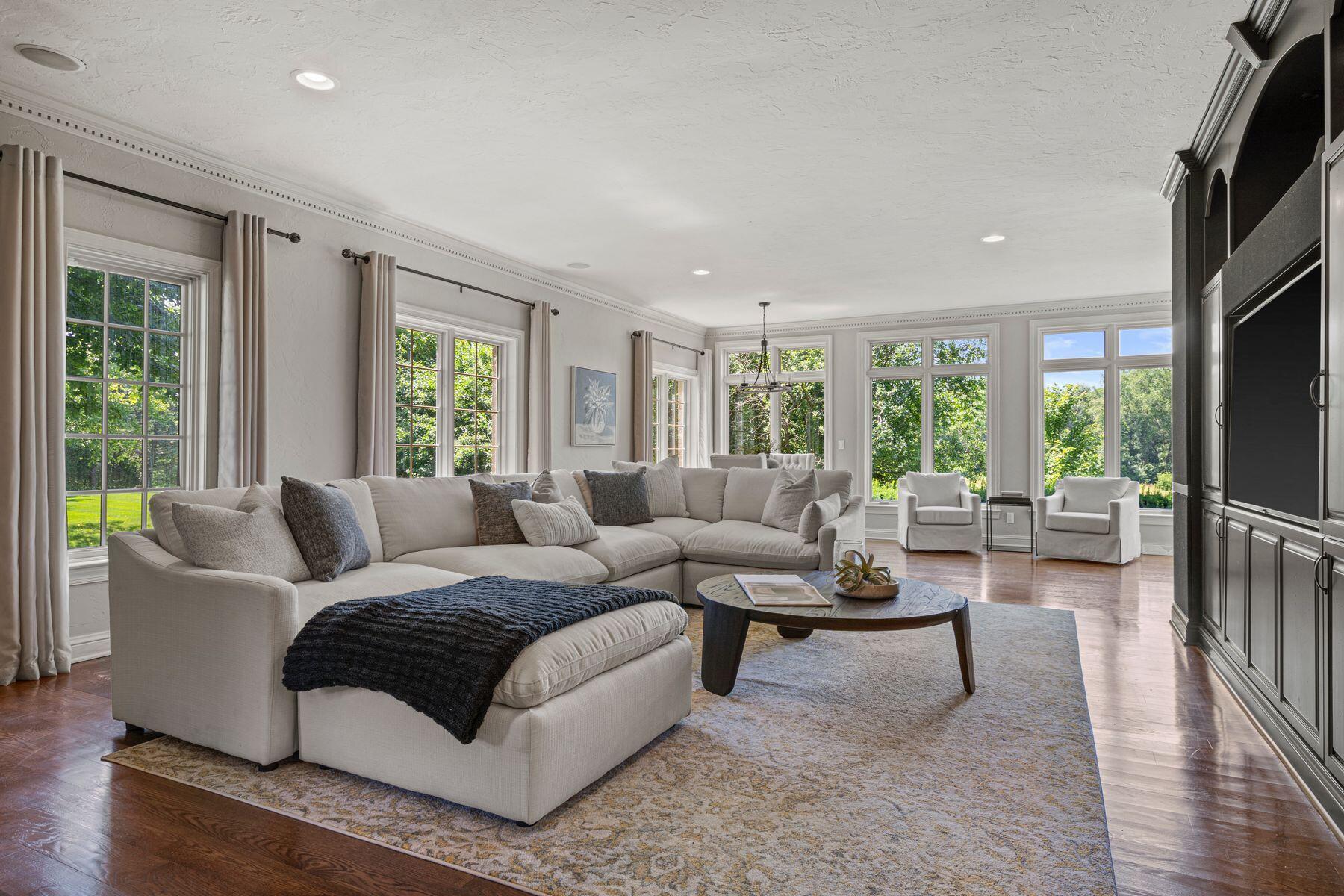 10435 N Riverlake Dr