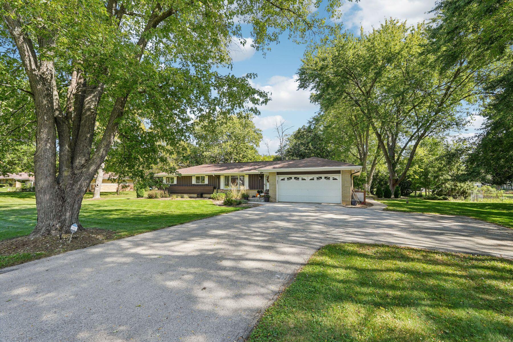 3580 Hollywood Ln