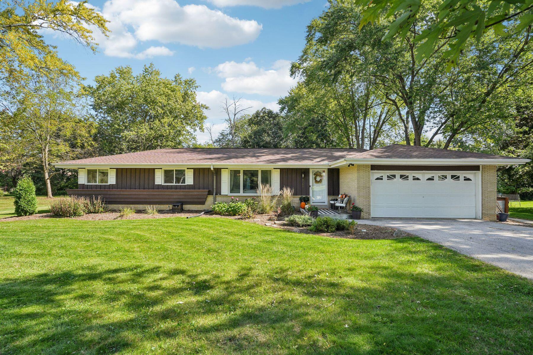 3580 Hollywood Ln