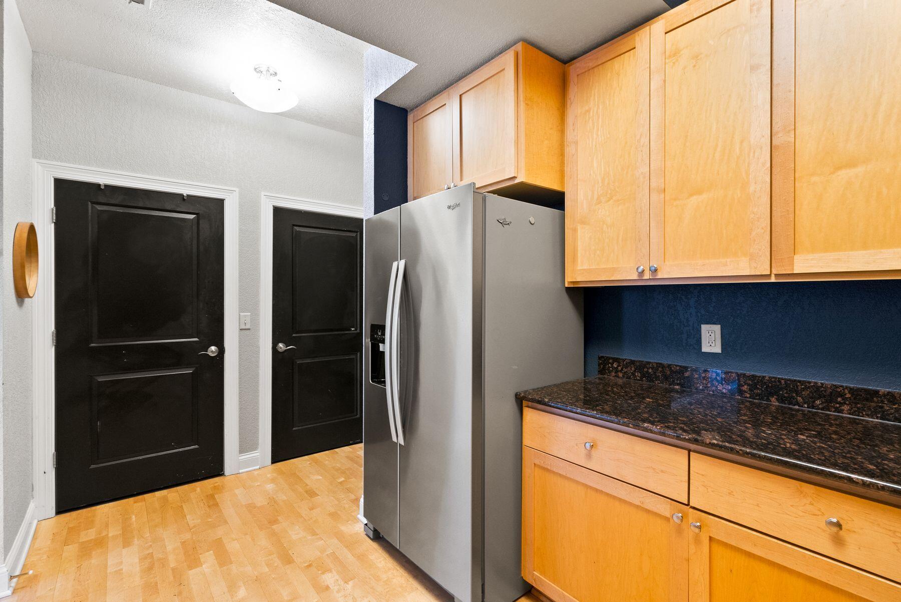 606 W Wisconsin Ave Unit: 301
