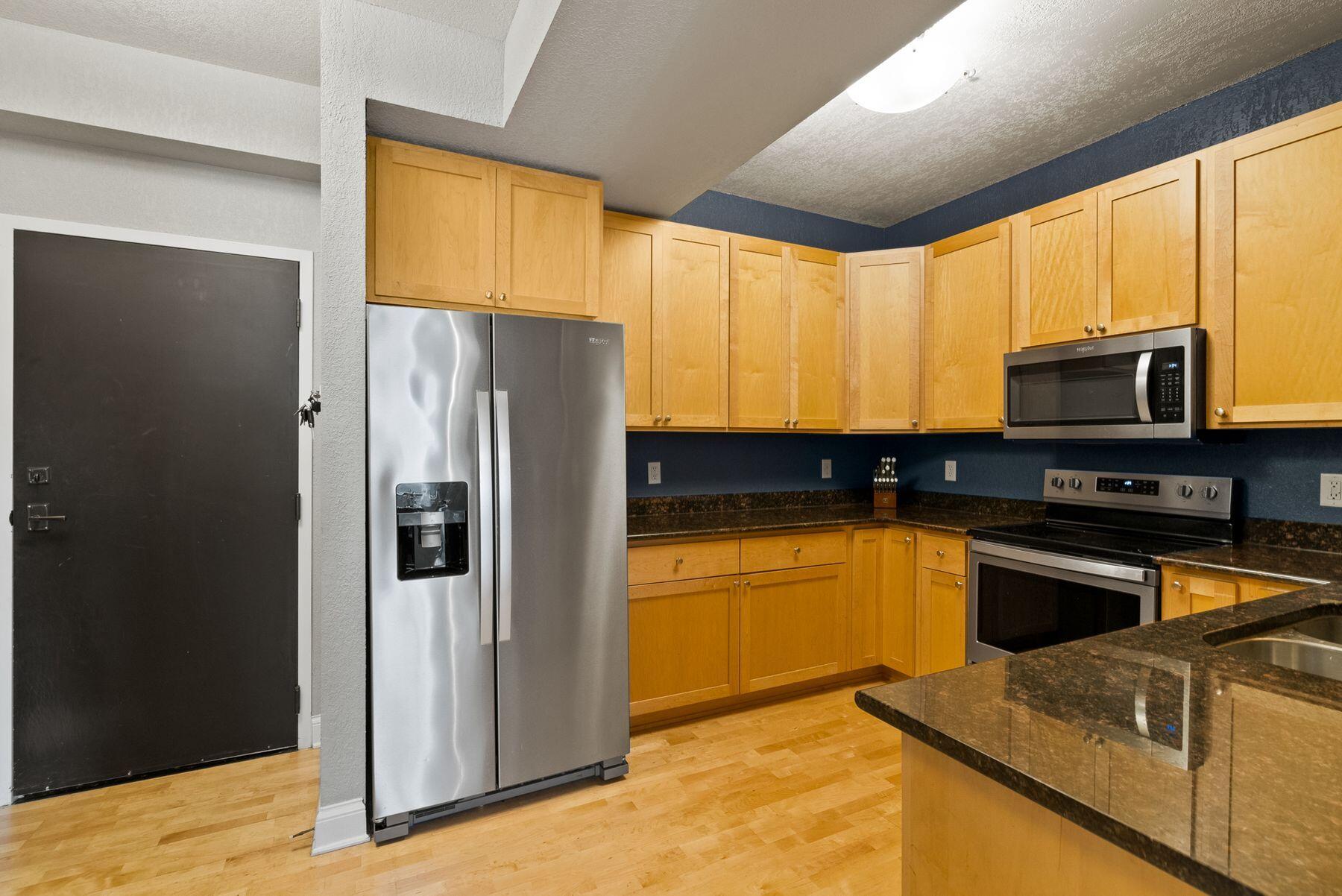 606 W Wisconsin Ave Unit: 301