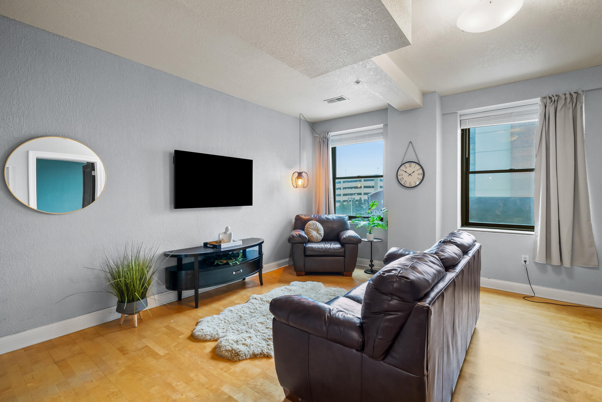 606 W Wisconsin Ave Unit: 301