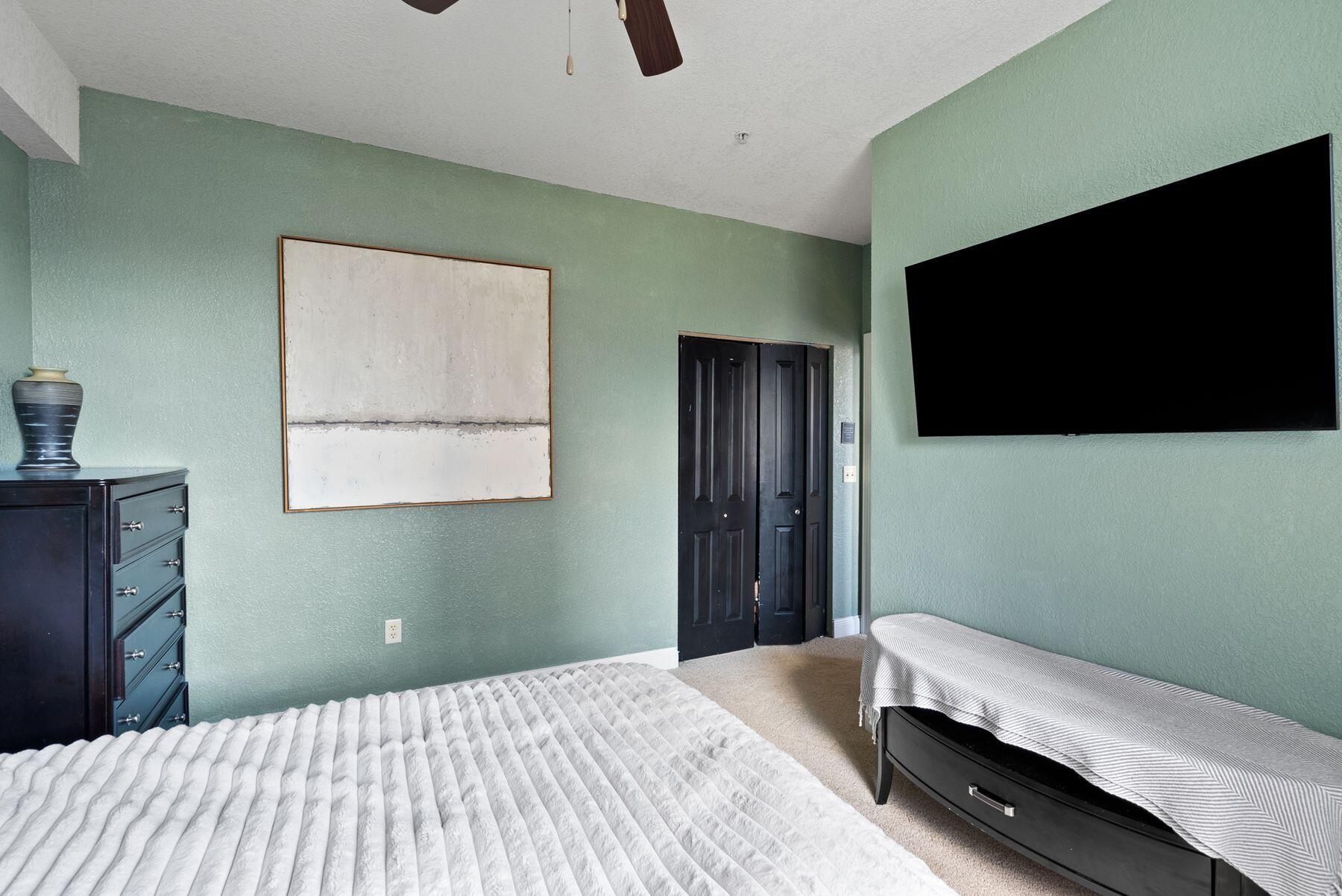 606 W Wisconsin Ave Unit: 301