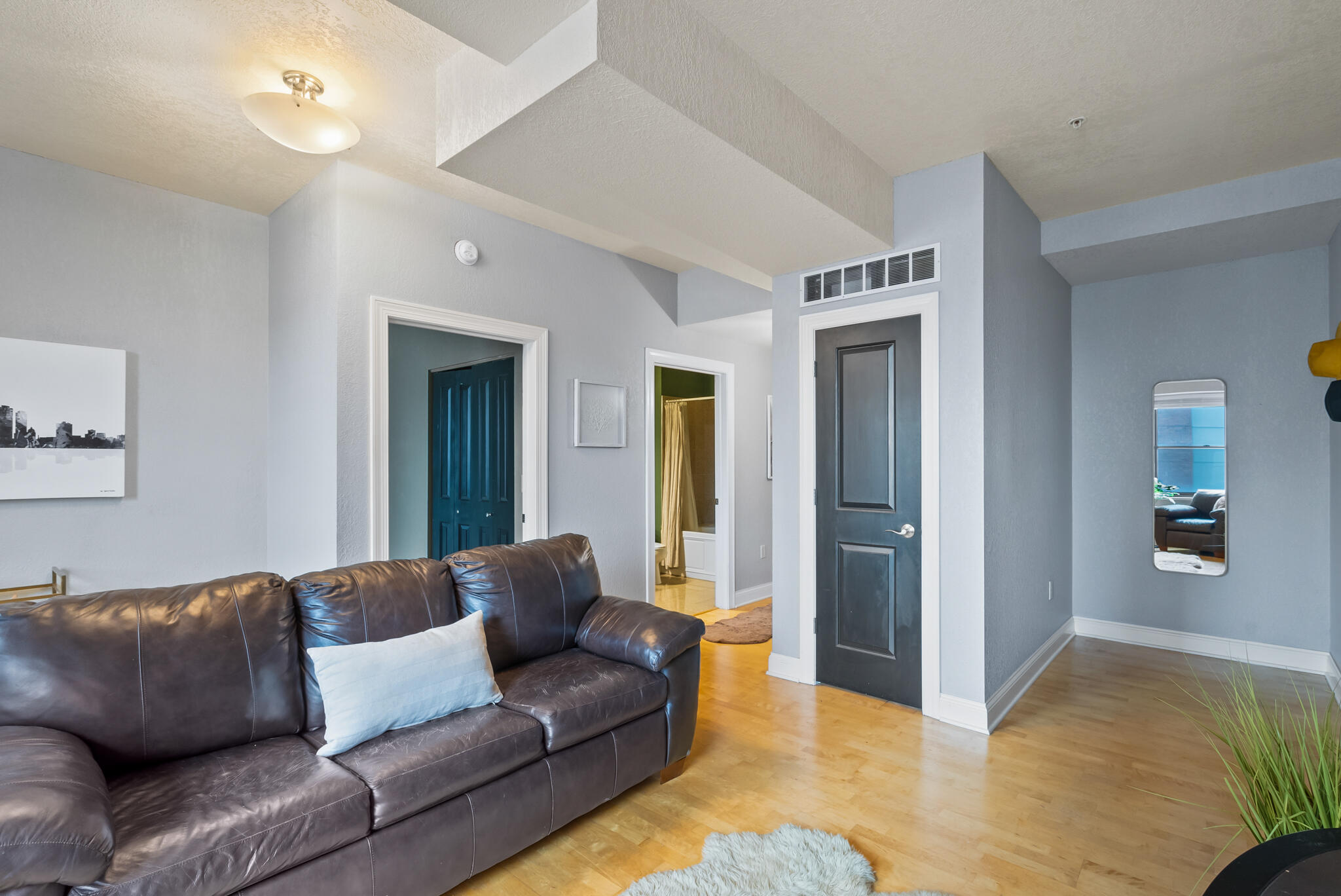 606 W Wisconsin Ave Unit: 301