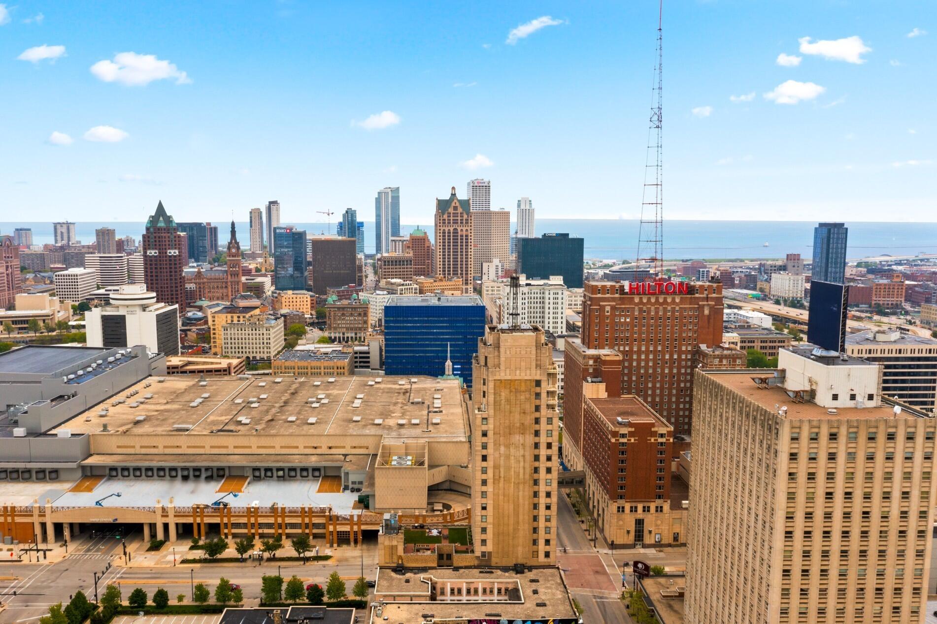 606 W Wisconsin Ave Unit: 301