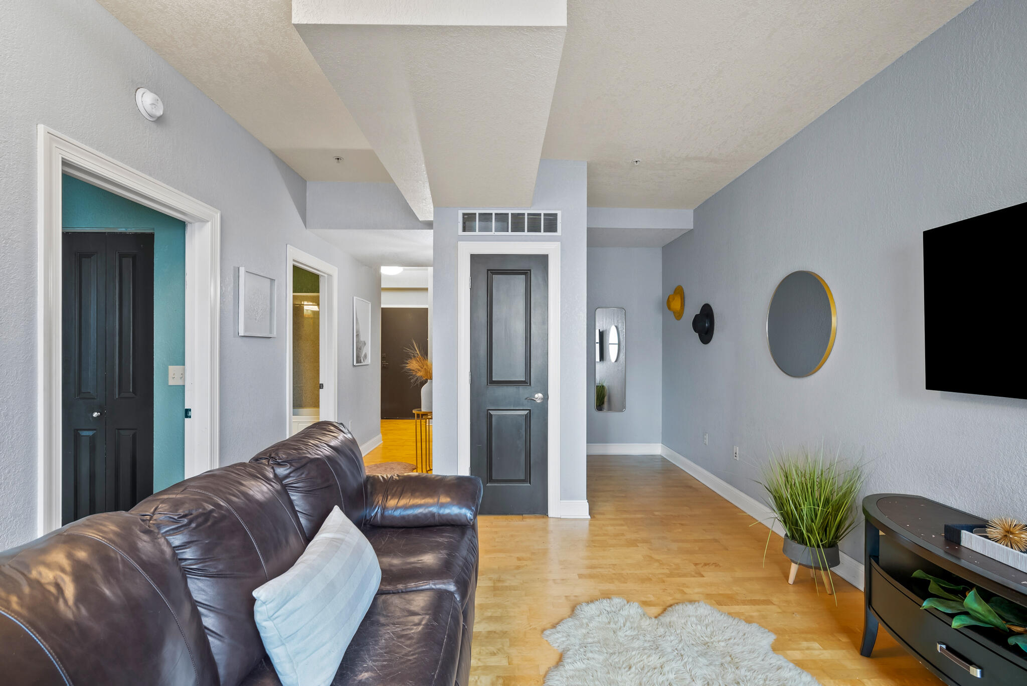 606 W Wisconsin Ave Unit: 301