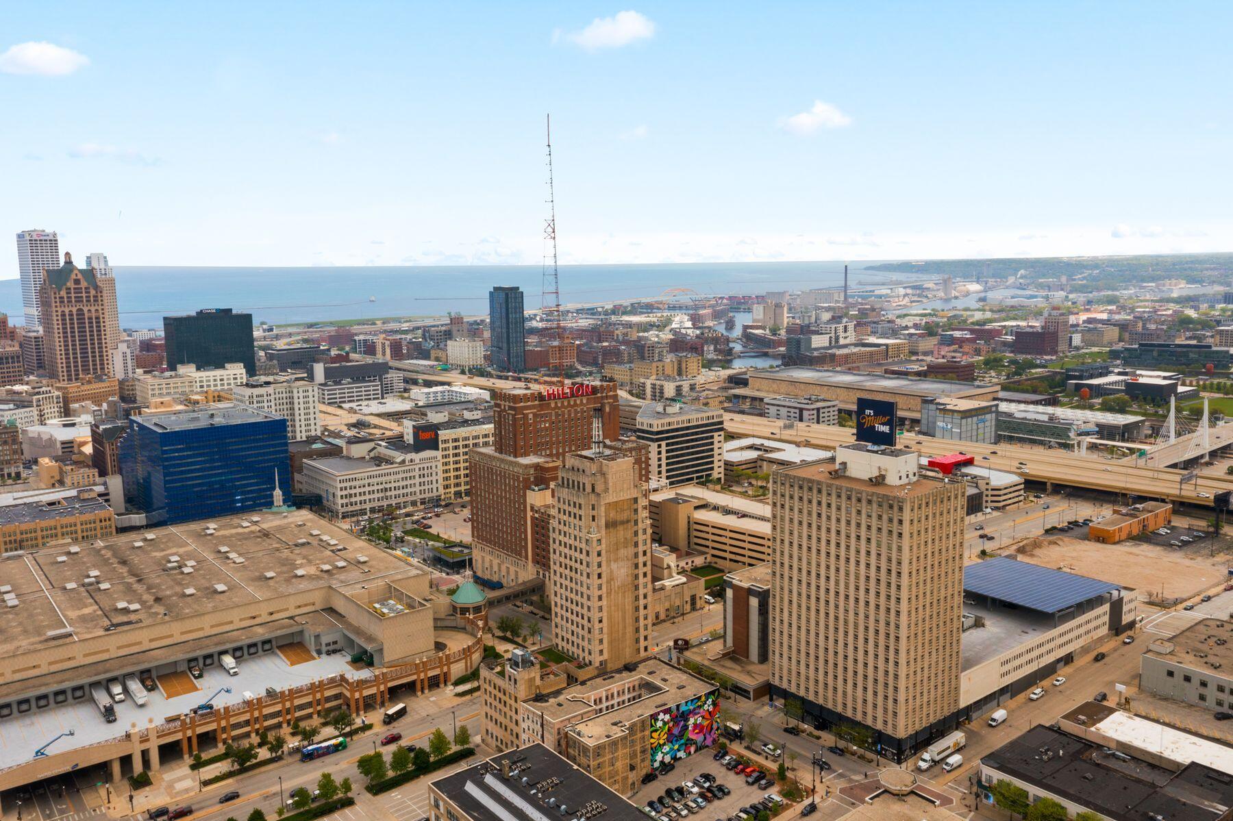 606 W Wisconsin Ave Unit: 301