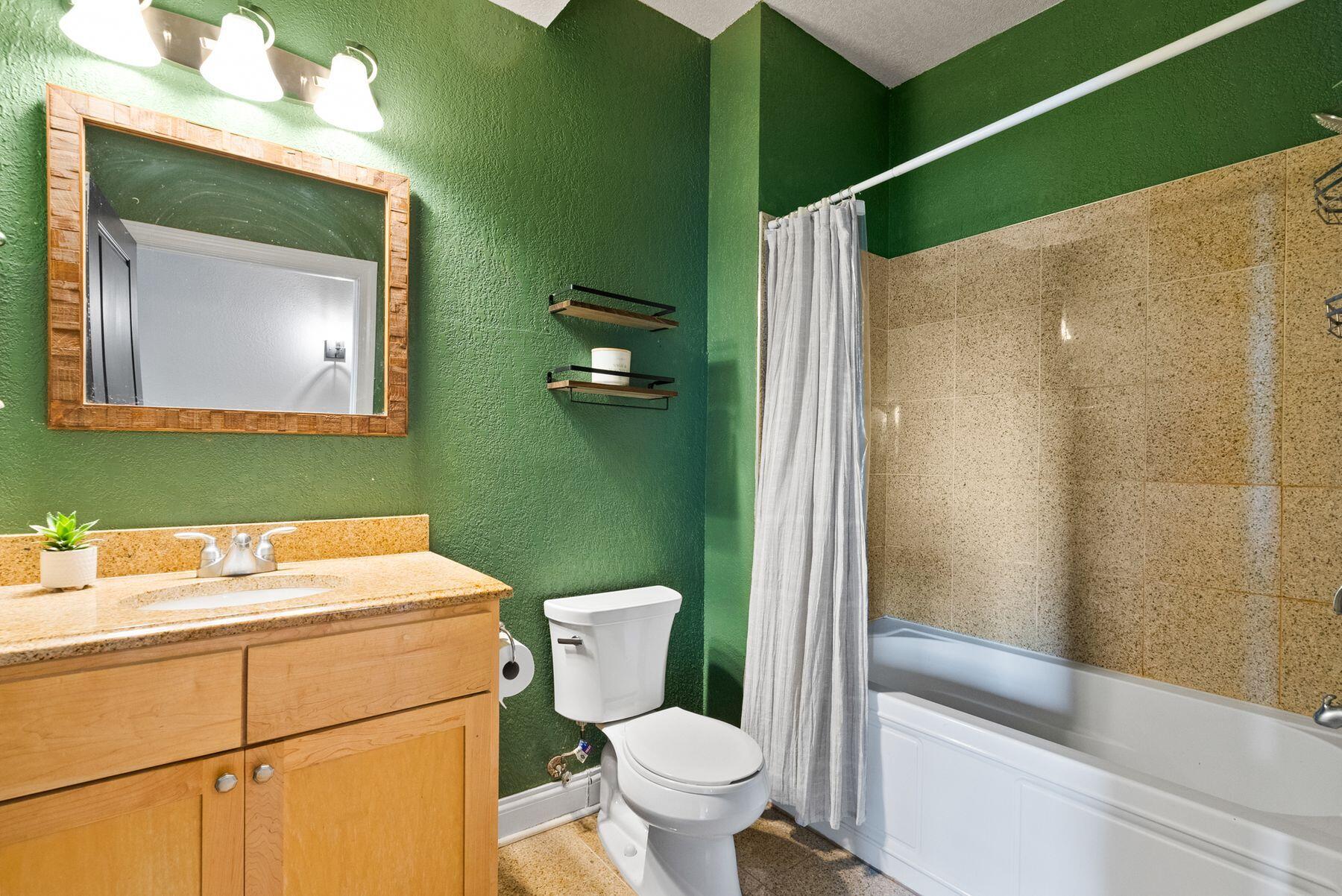 606 W Wisconsin Ave Unit: 301