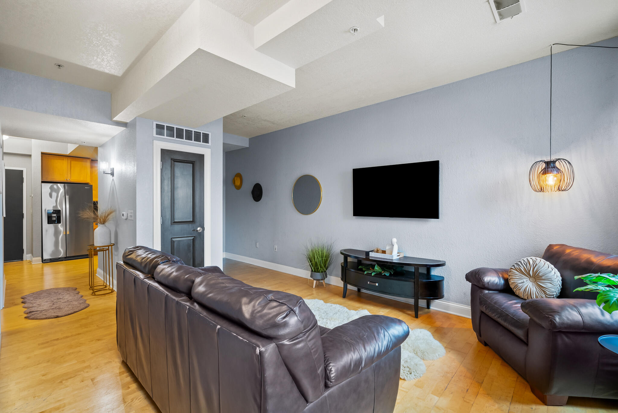 606 W Wisconsin Ave Unit: 301