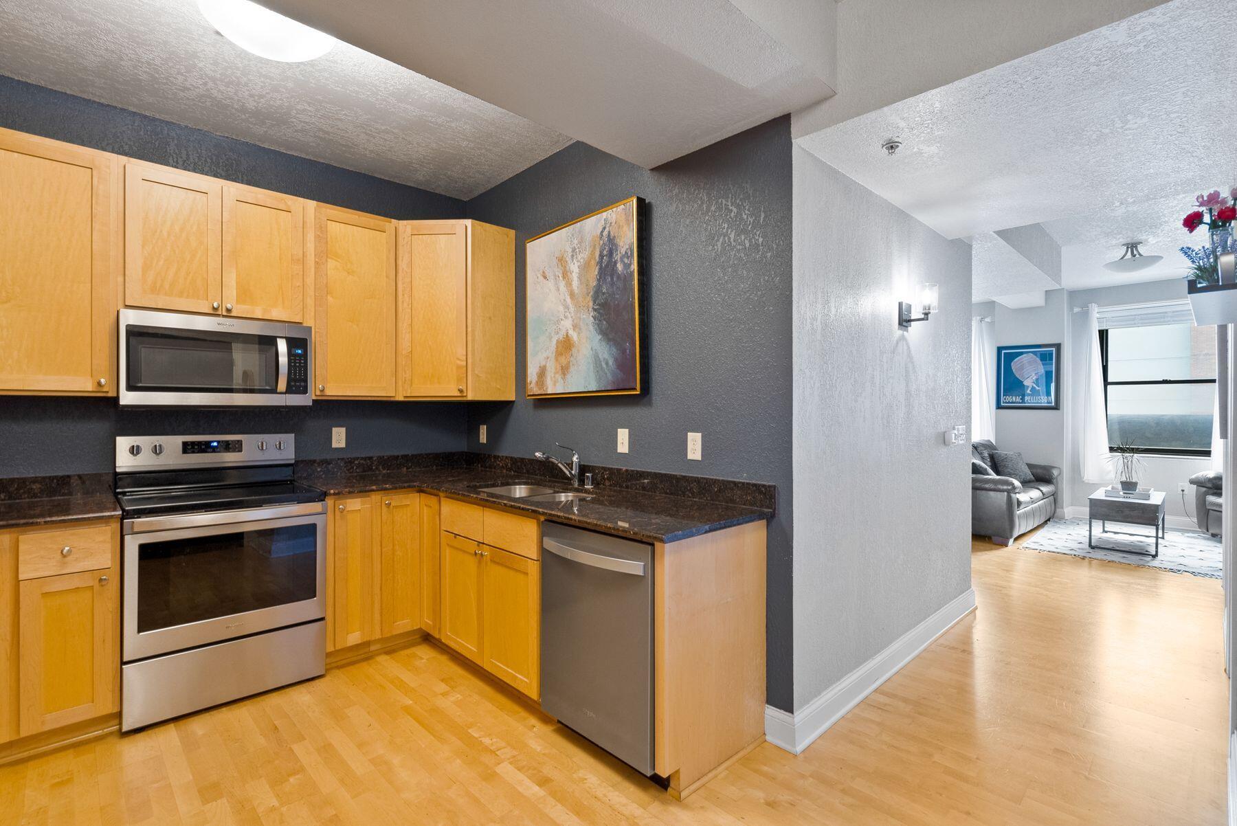 606 W Wisconsin Ave Unit: 301