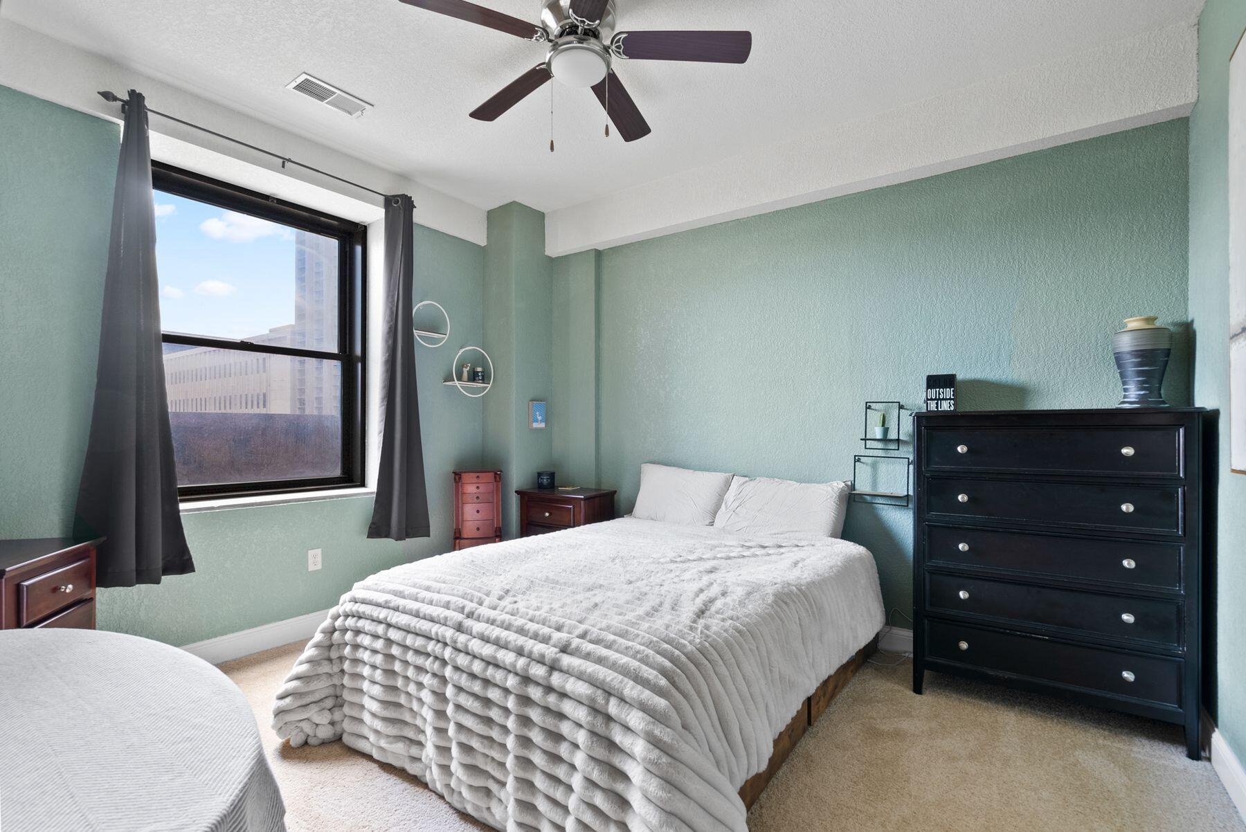 606 W Wisconsin Ave Unit: 301