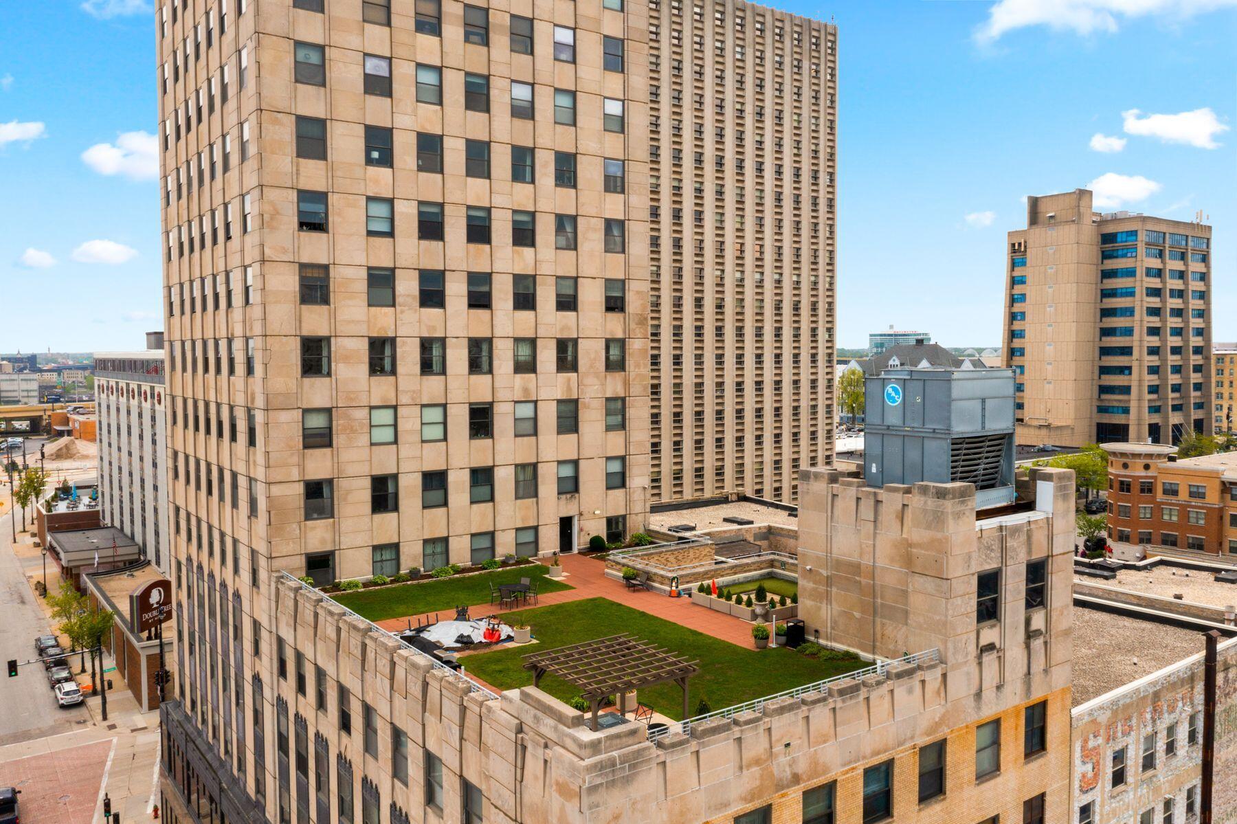 606 W Wisconsin Ave Unit: 301