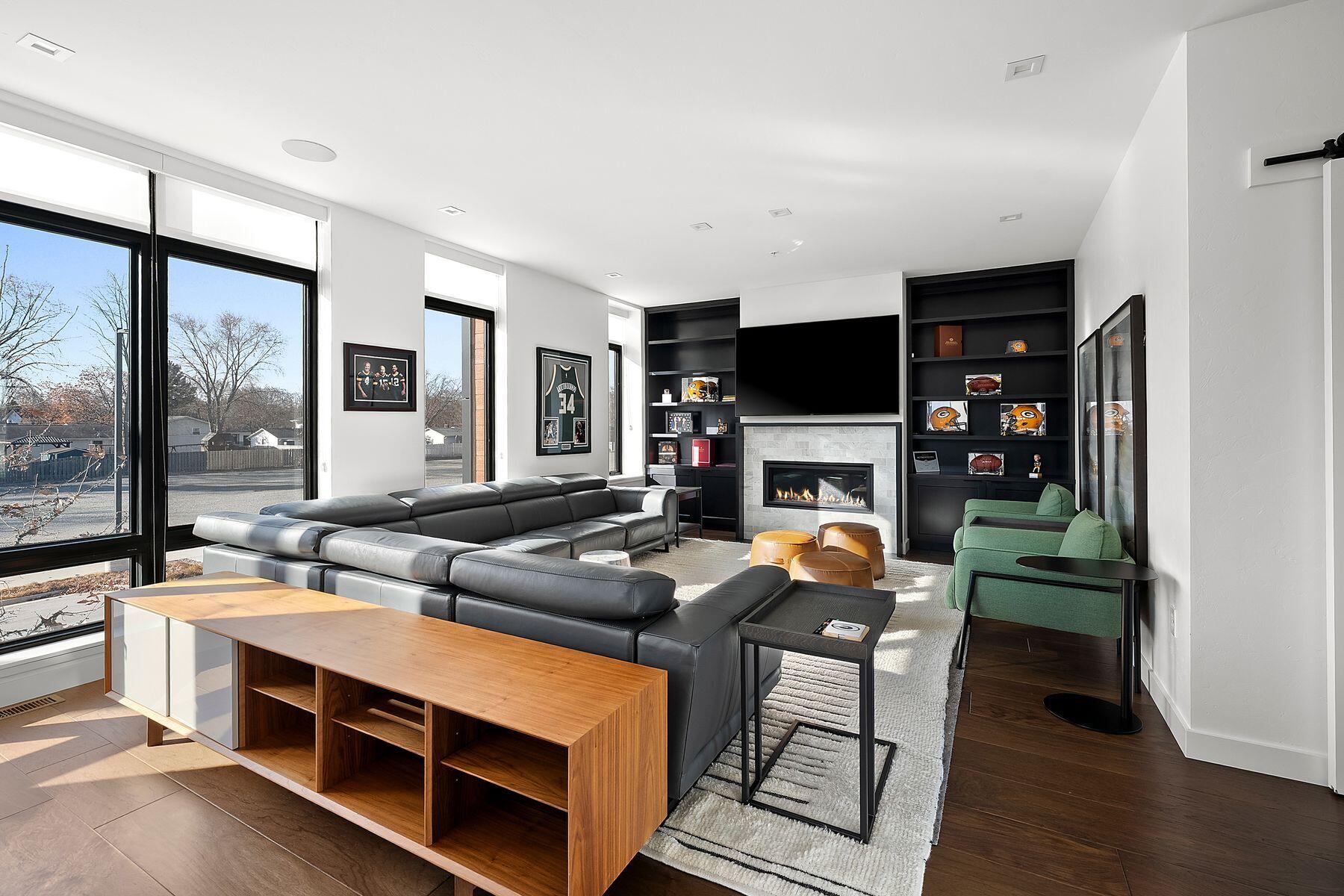 1110 Brookwood Dr