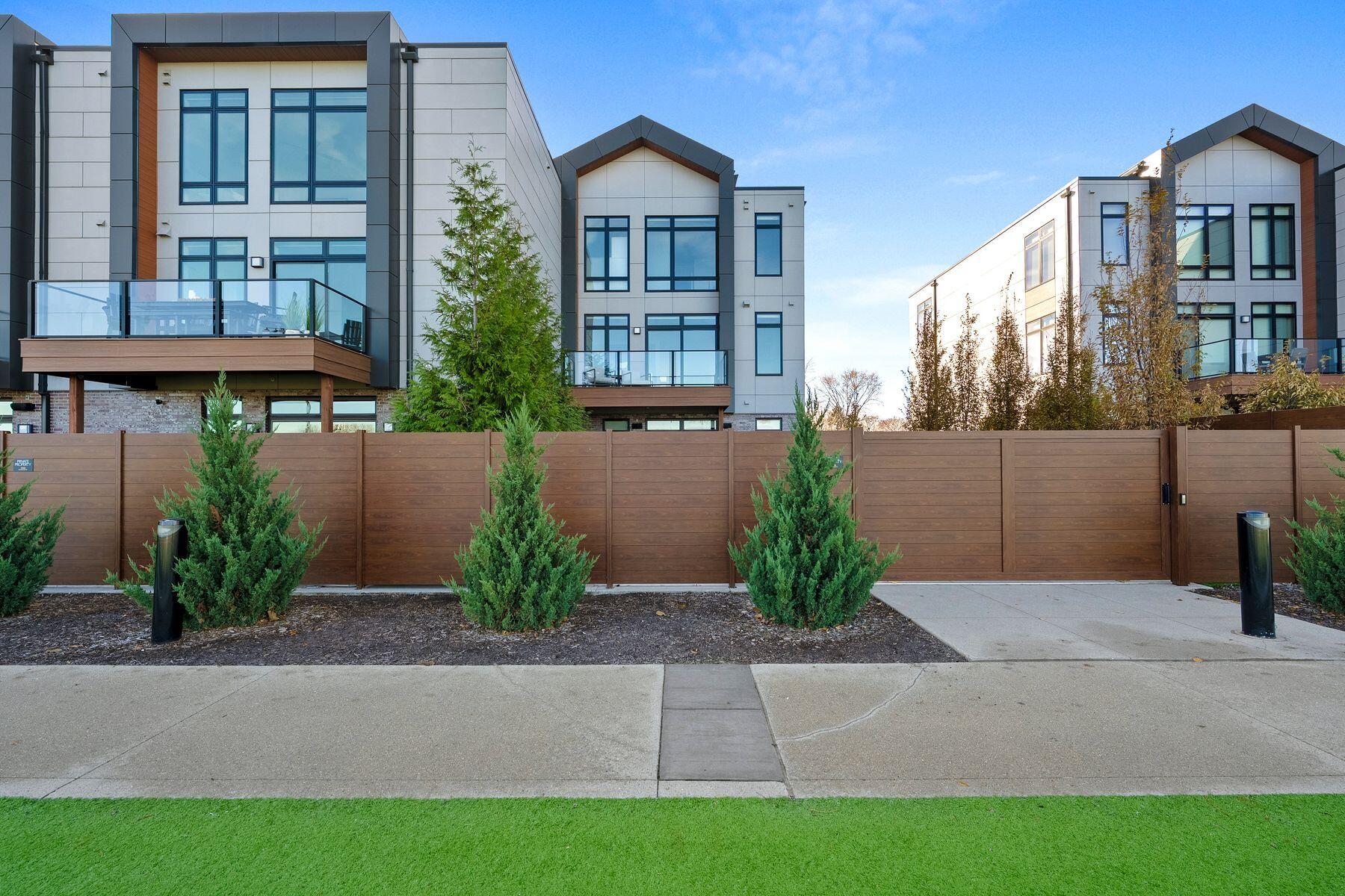 1110 Brookwood Dr