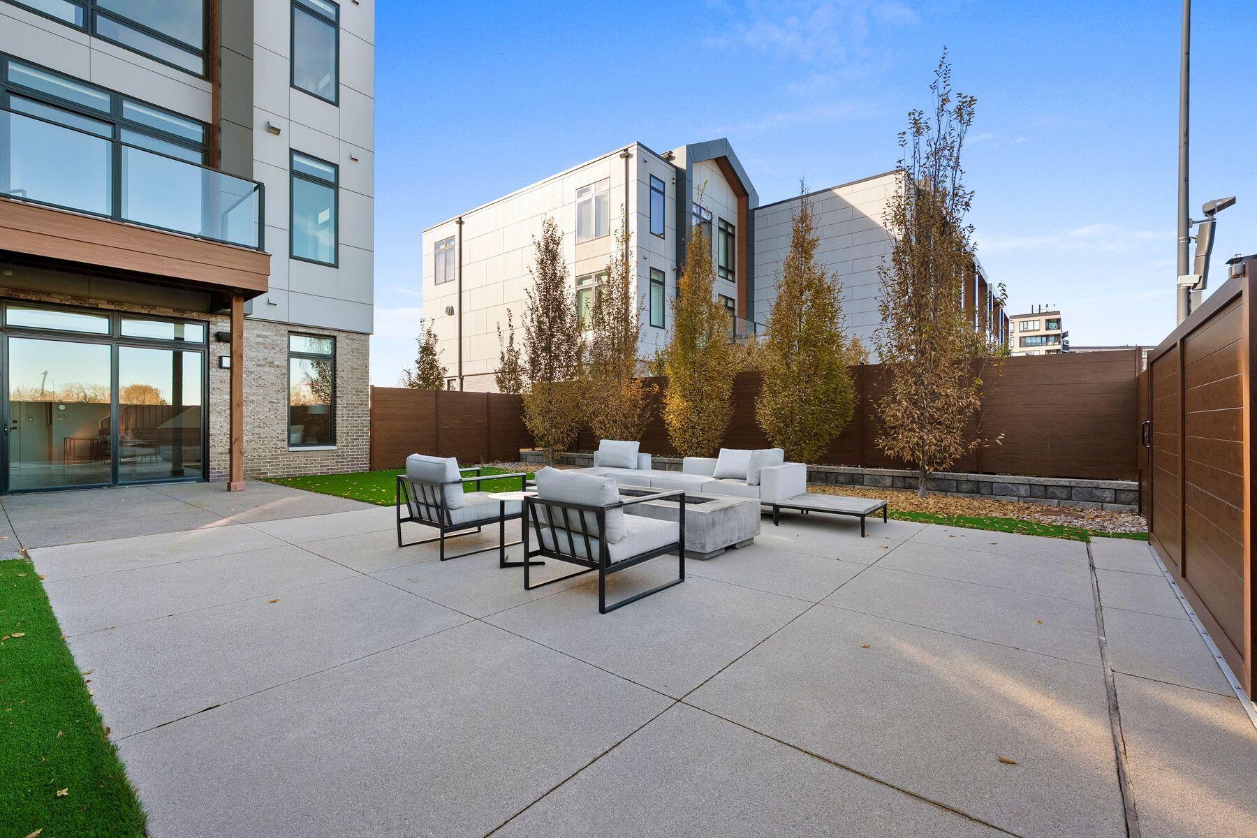 1110 Brookwood Dr